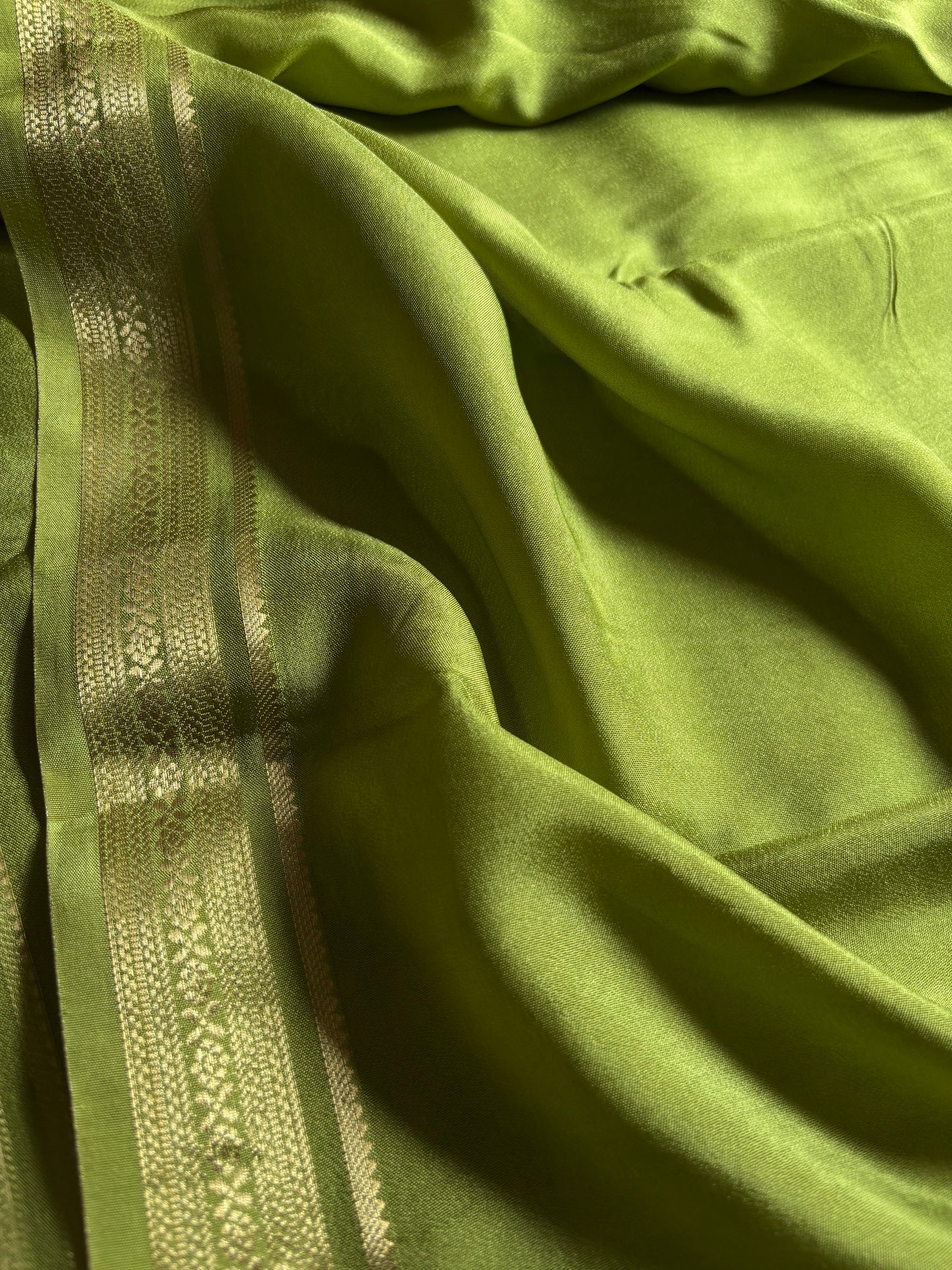 SS138 : Solid Pista green