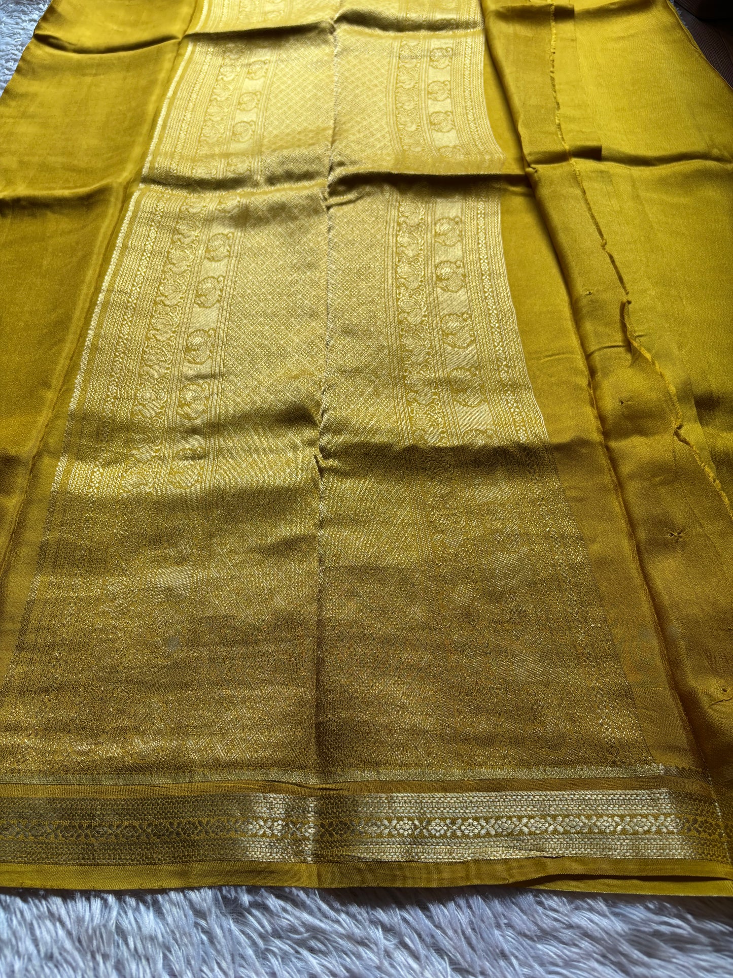 SS138 : Solid Golden yellow