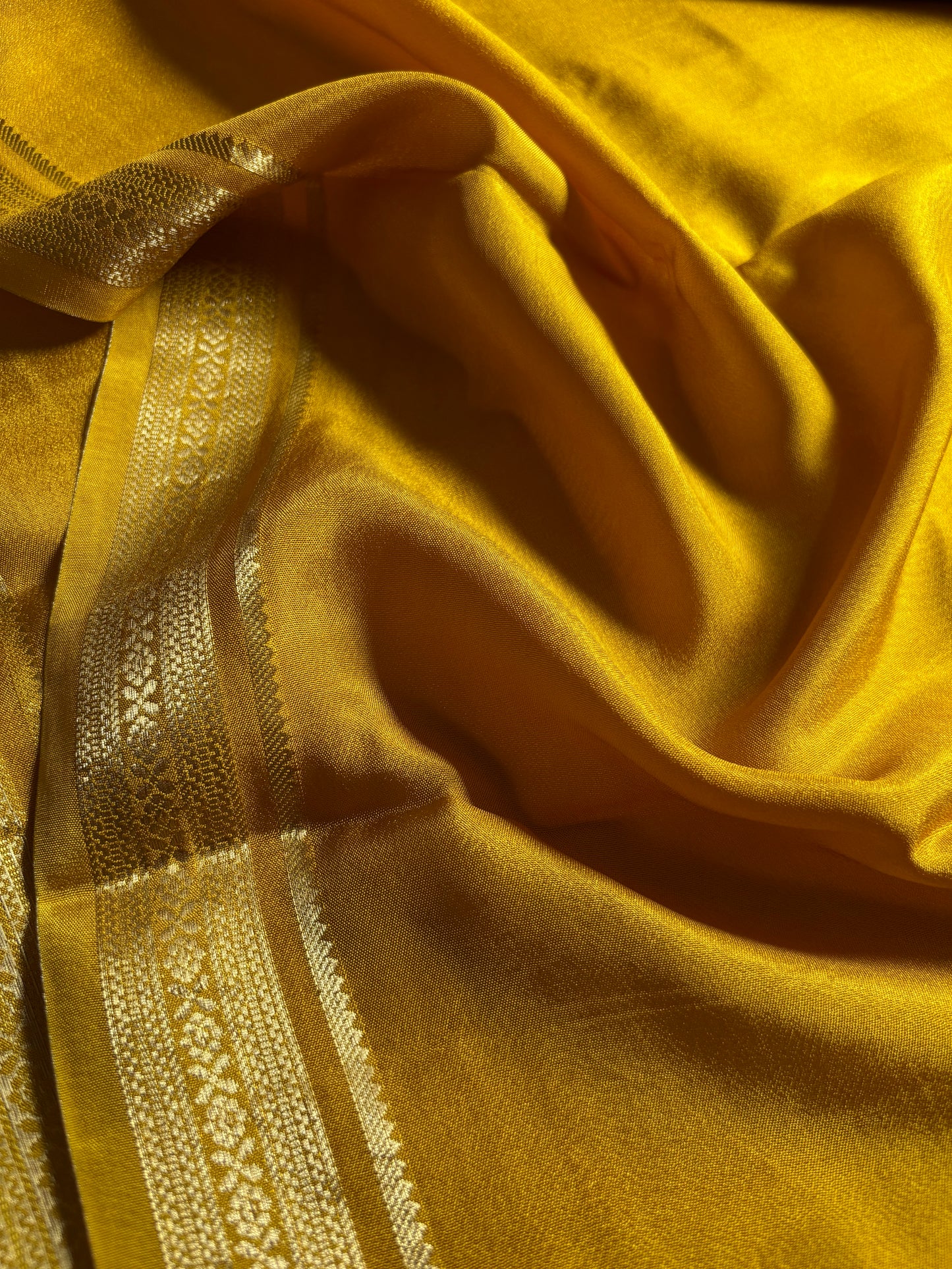 SS138 : Solid Golden yellow