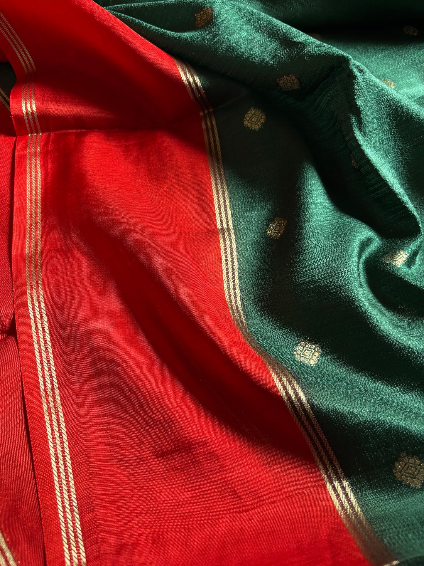 SS136 (2D) : Bottle green-red