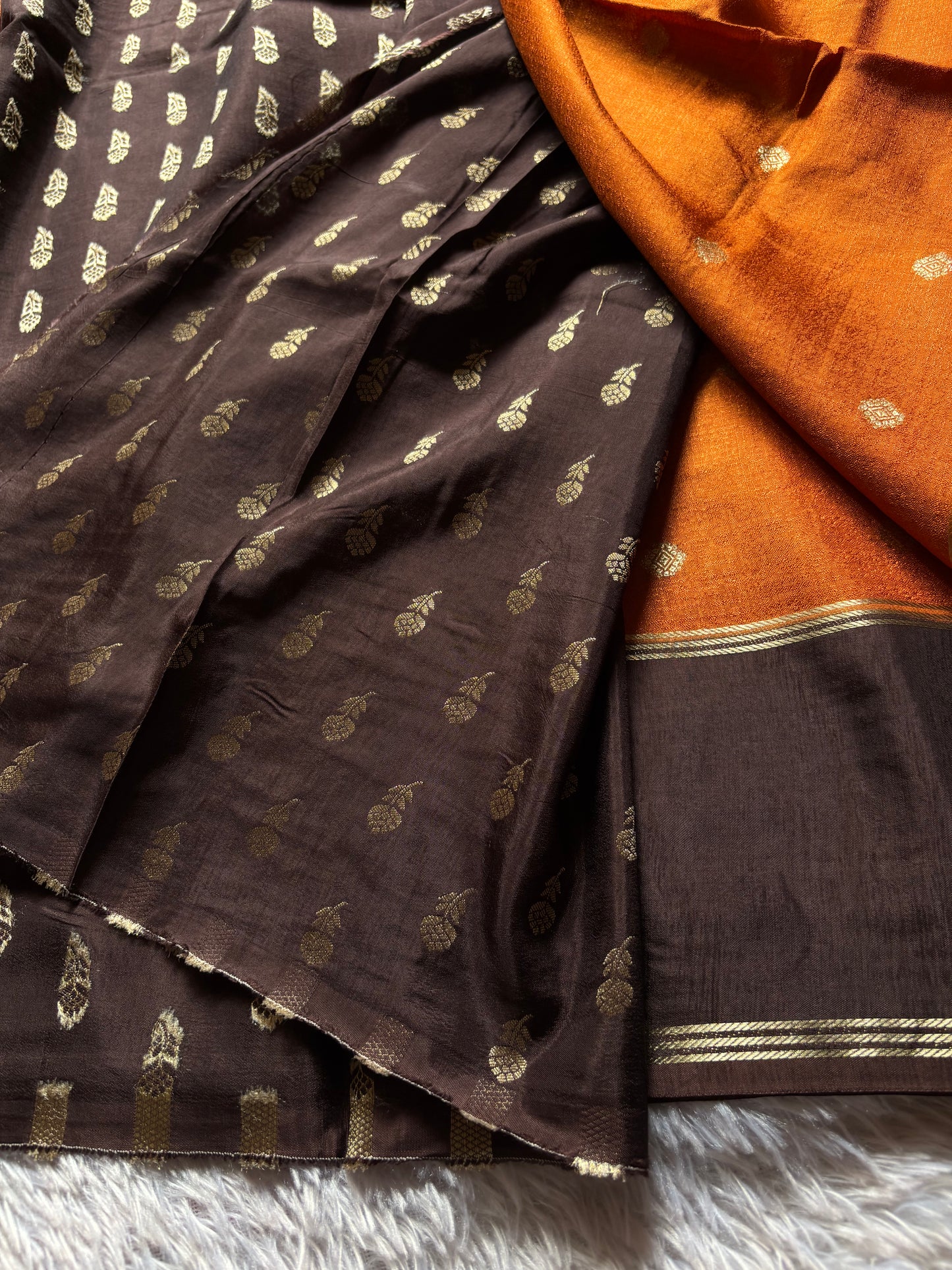 SS136 (2D) : Rust orange-deep brown