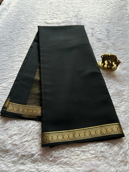 Parijata : Solid Black