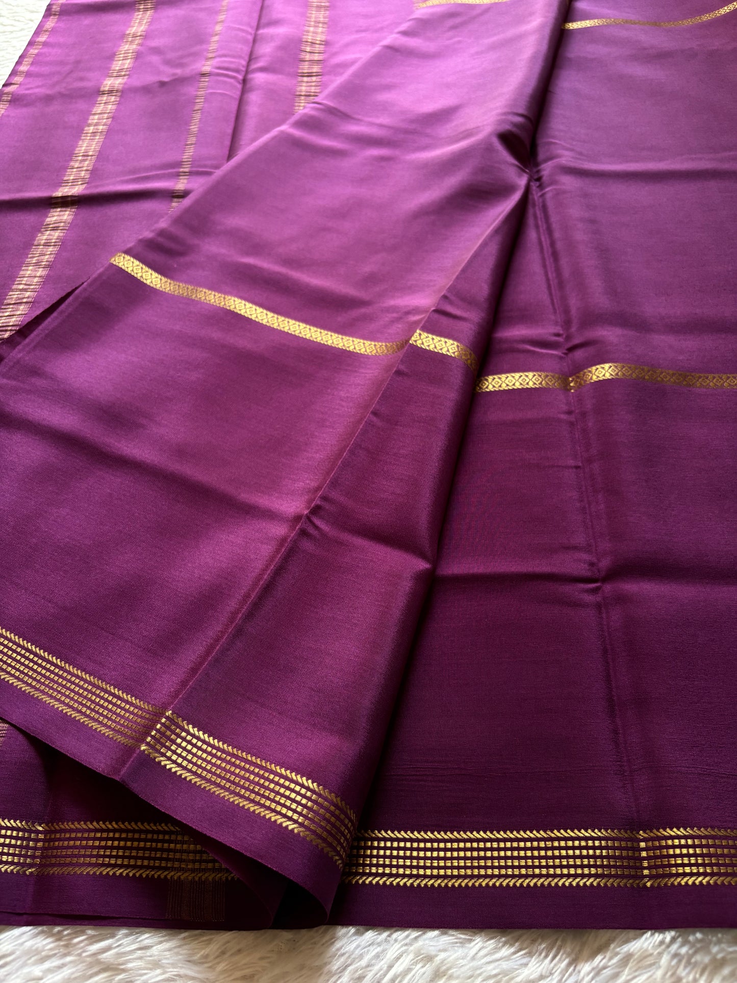 Sunidhi : Solid Dark magenta