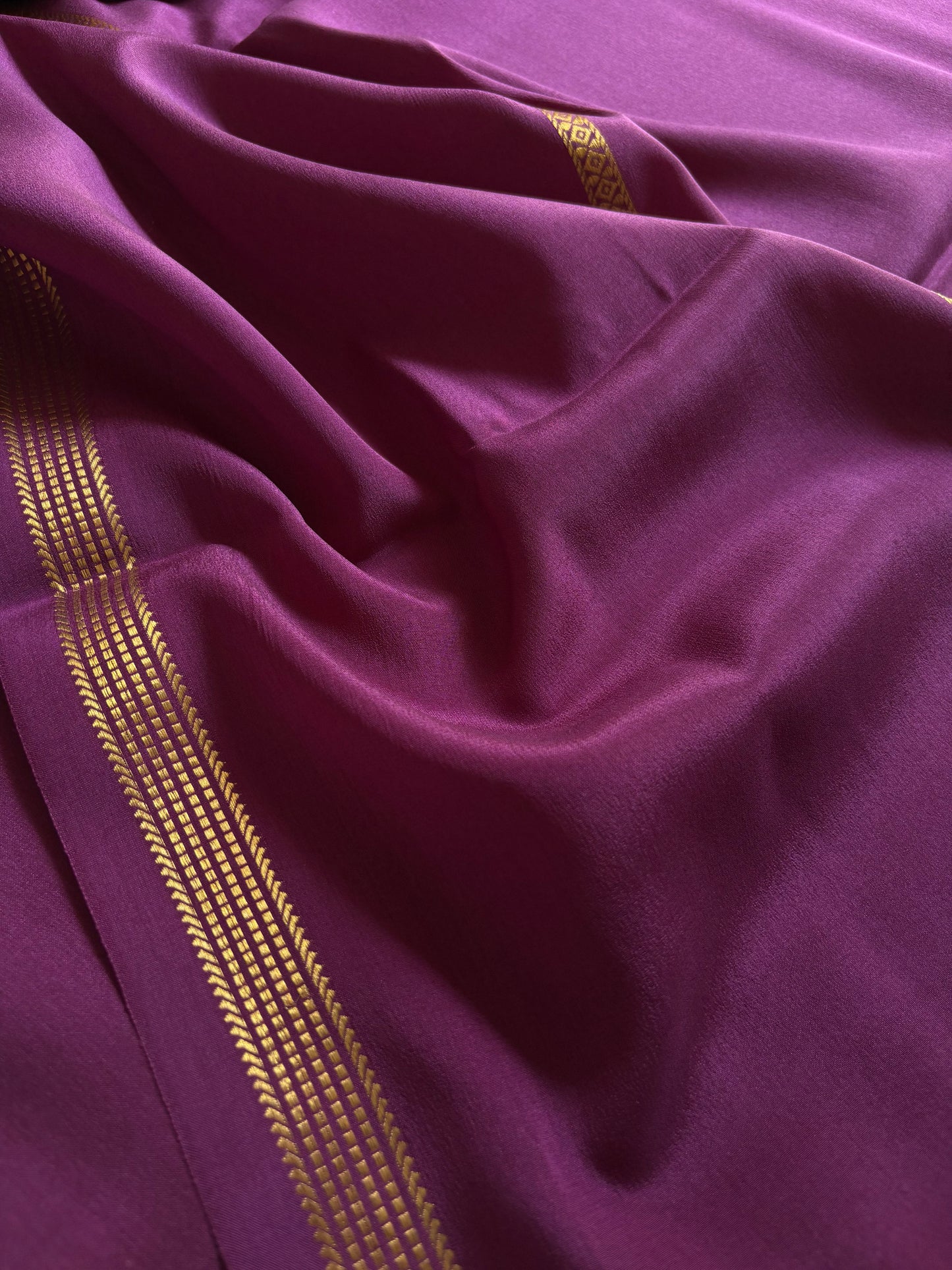 Sunidhi : Solid Dark magenta