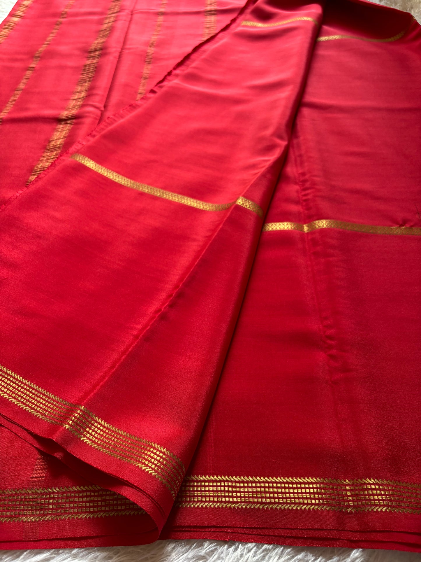 Sunidhi : Solid Red