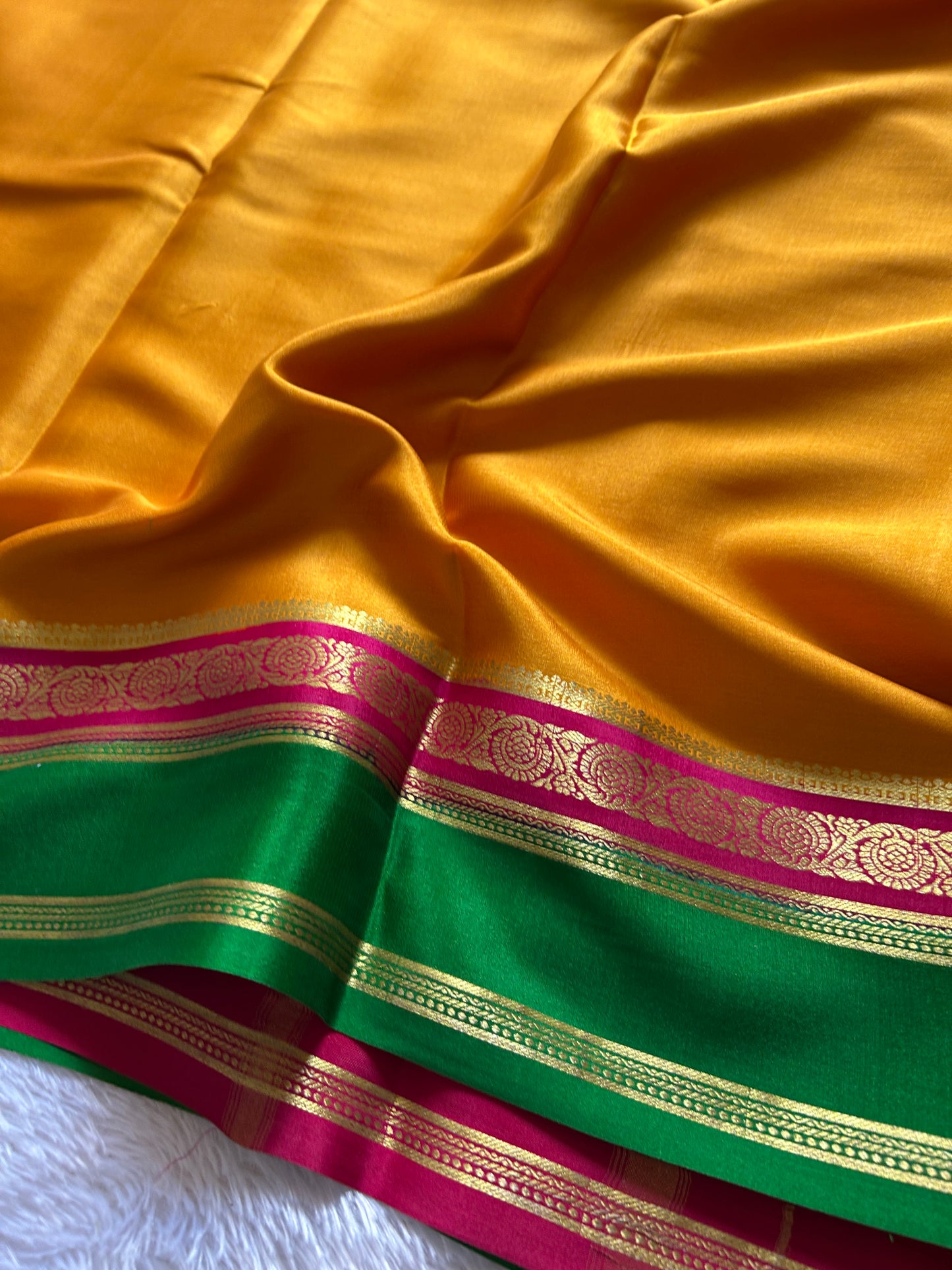 Tara (3D) : Golden yellow-pink-green