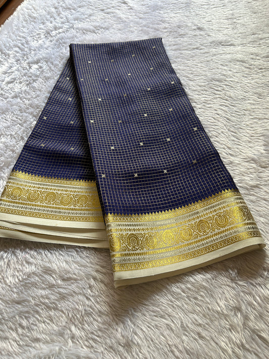 Haasini (2D) : Navy blue-off white