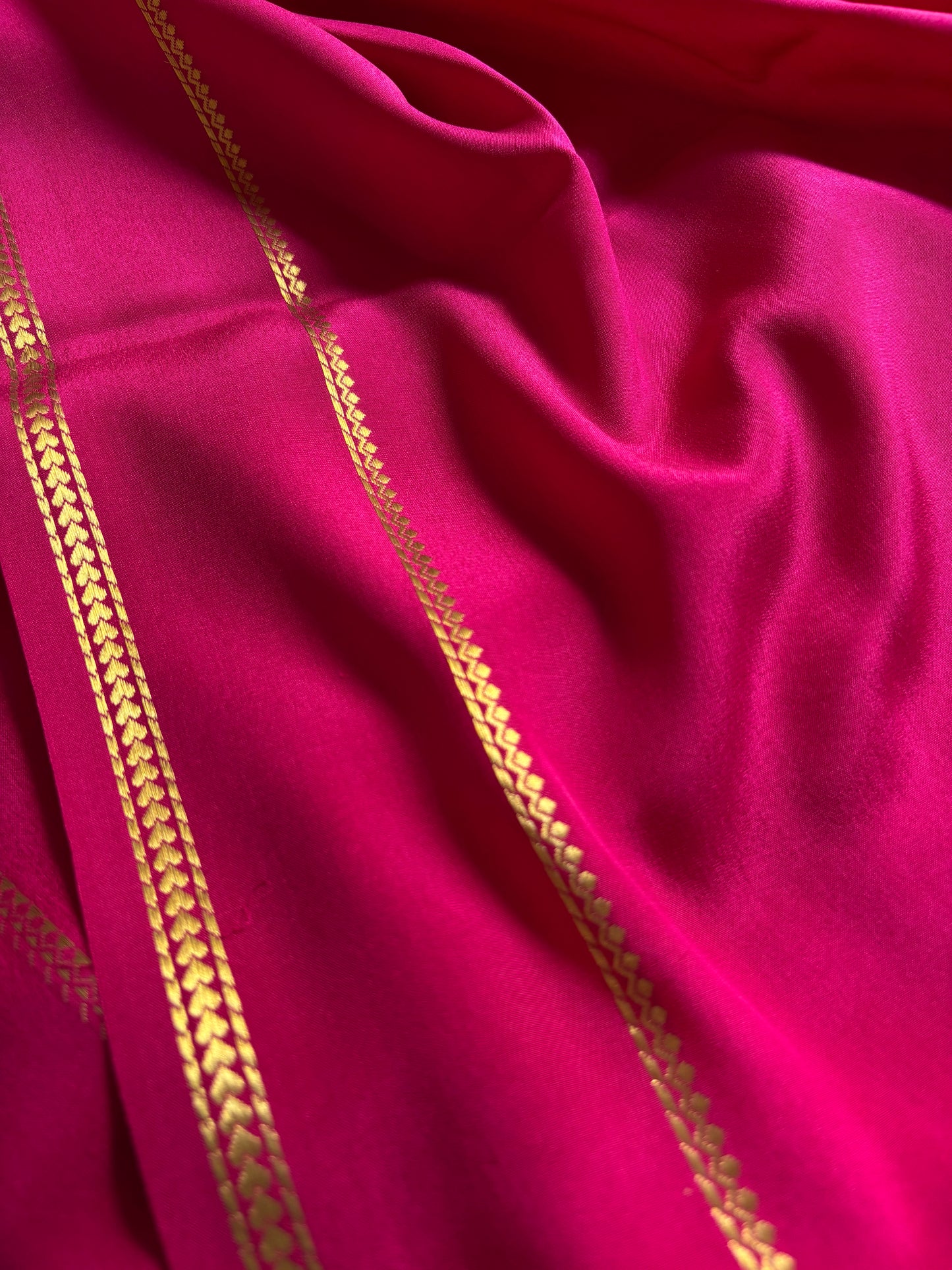 Indrani : Solid Rani pink