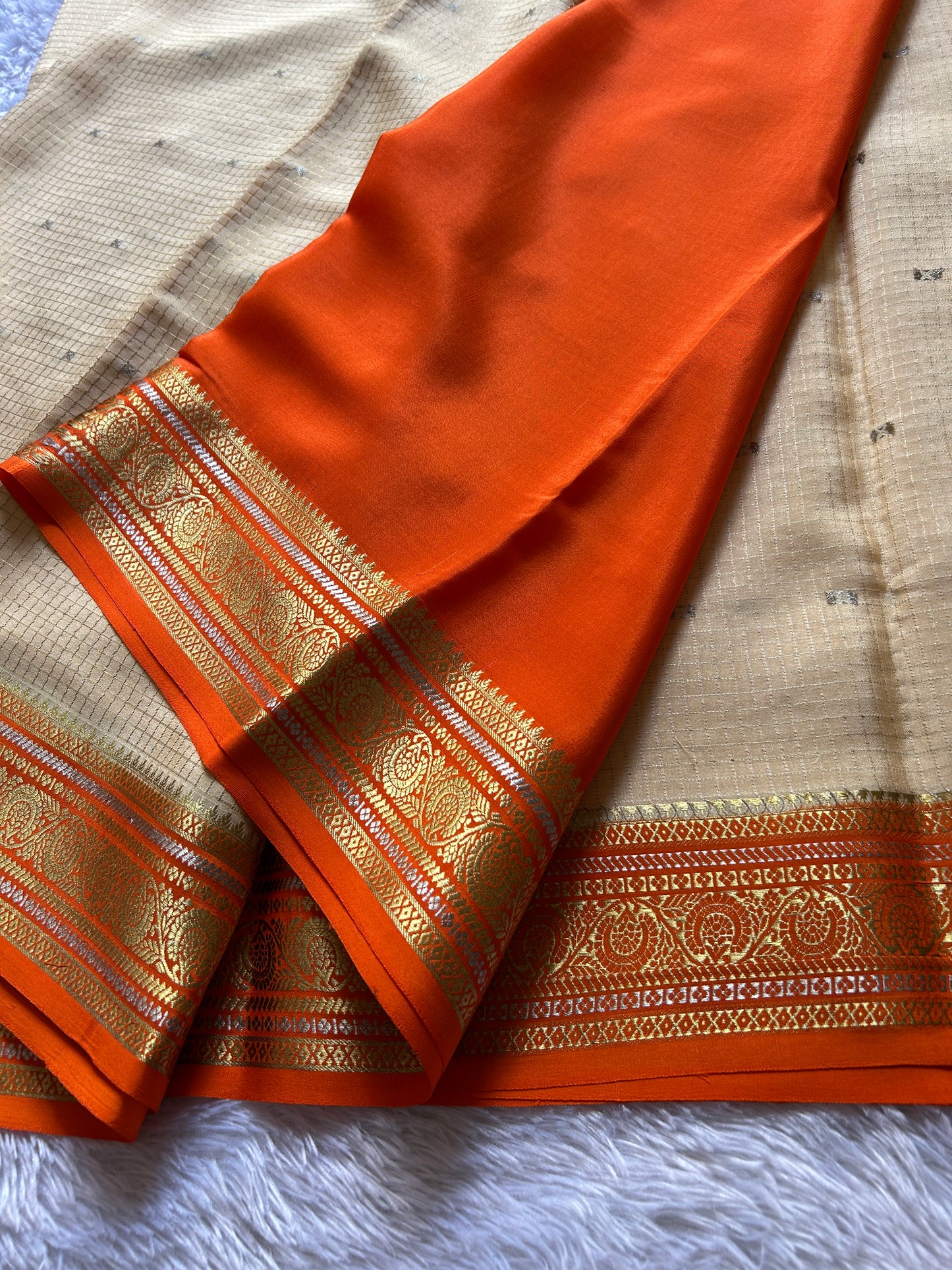 Haasini (2D) : Off white-orange