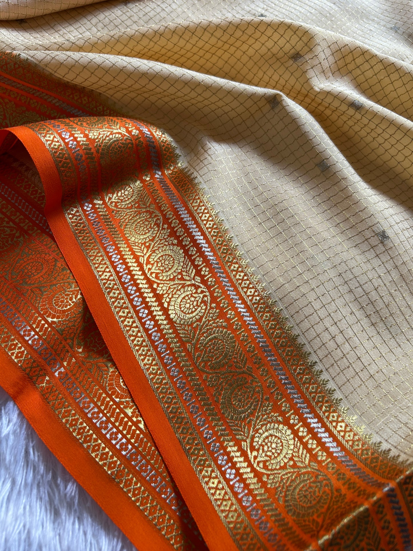 Haasini (2D) : Off white-orange