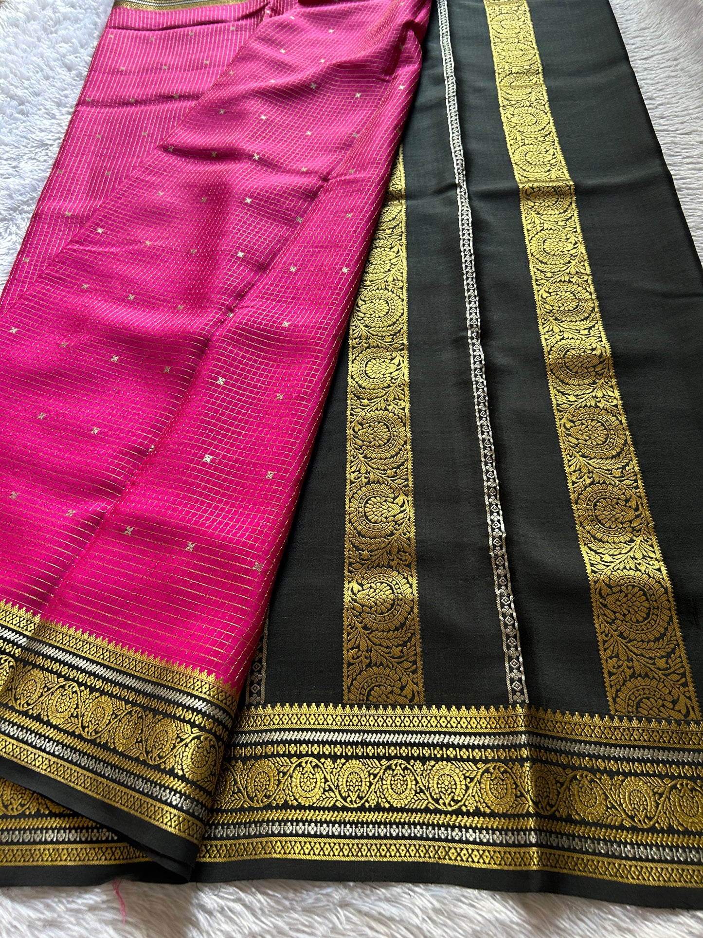 Haasini (2D) : Pink-black