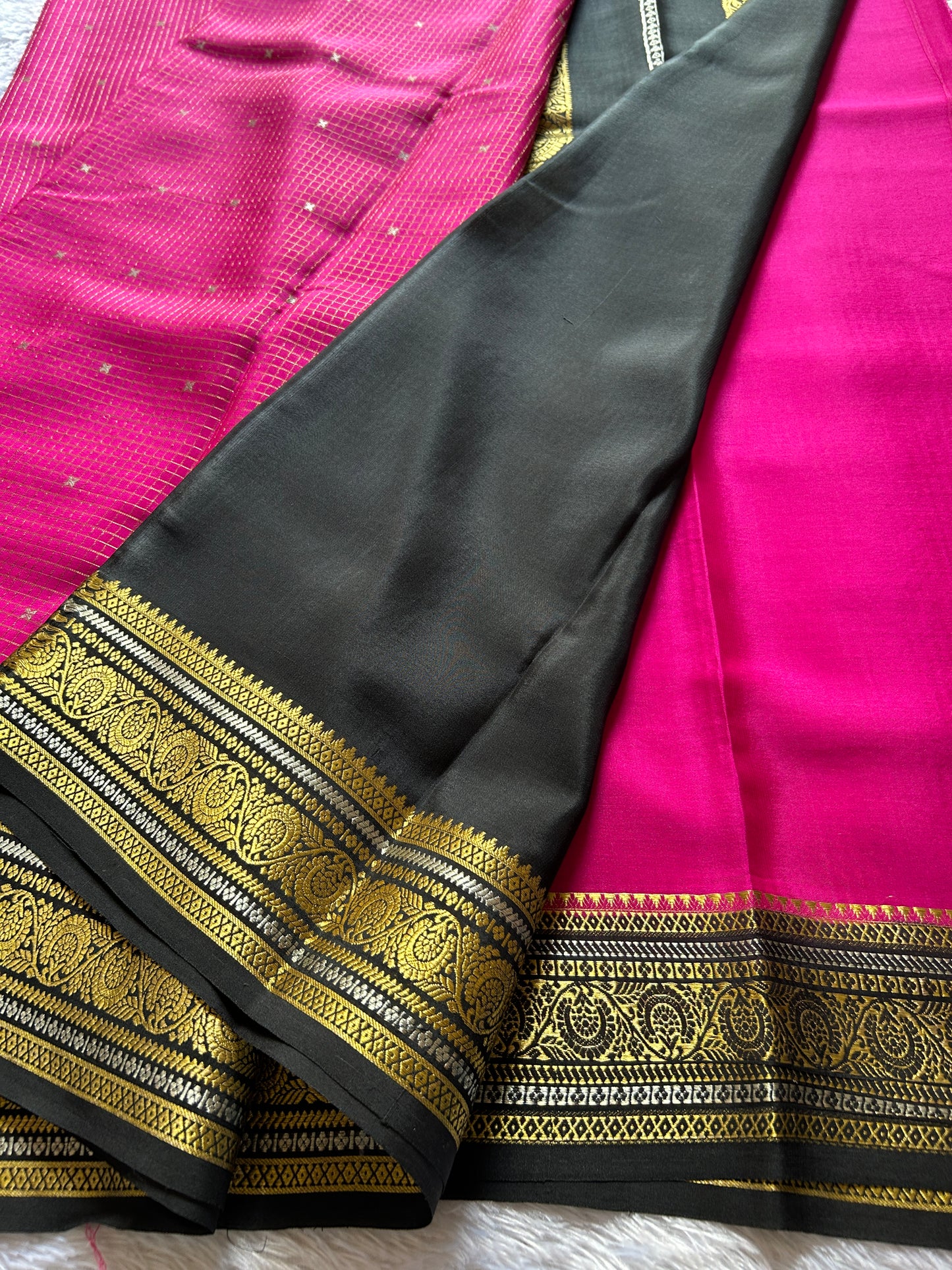 Haasini (2D) : Pink-black