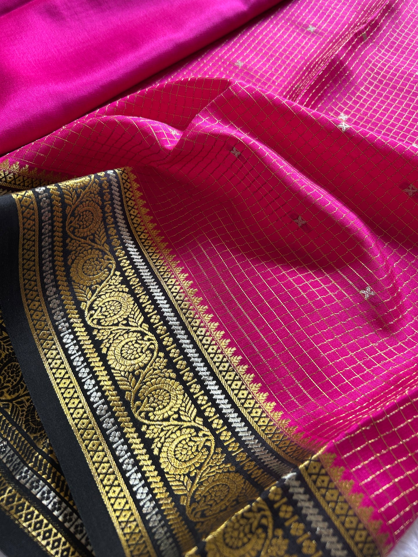 Haasini (2D) : Pink-black