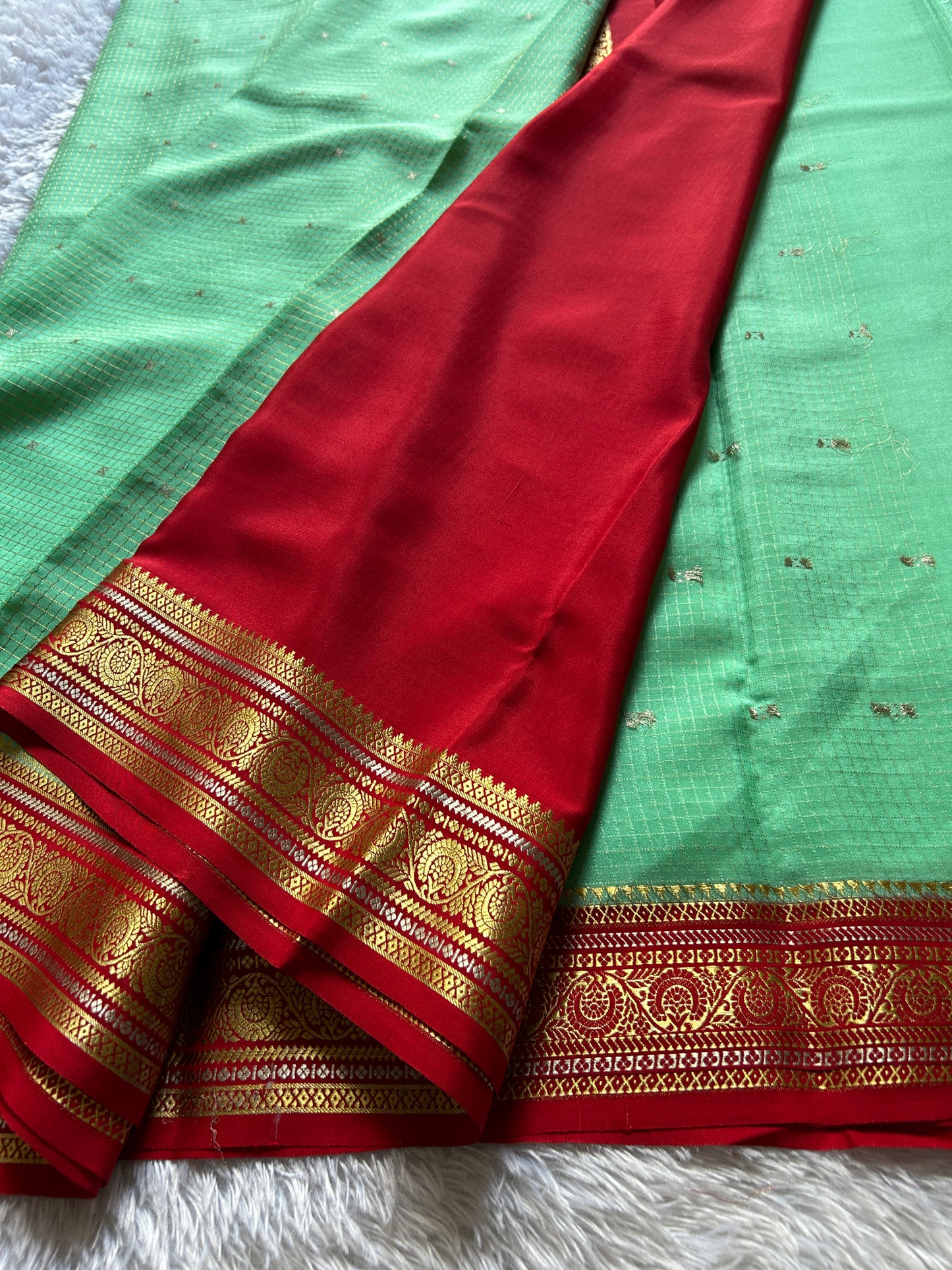 Haasini (2D) : Turquoise-red