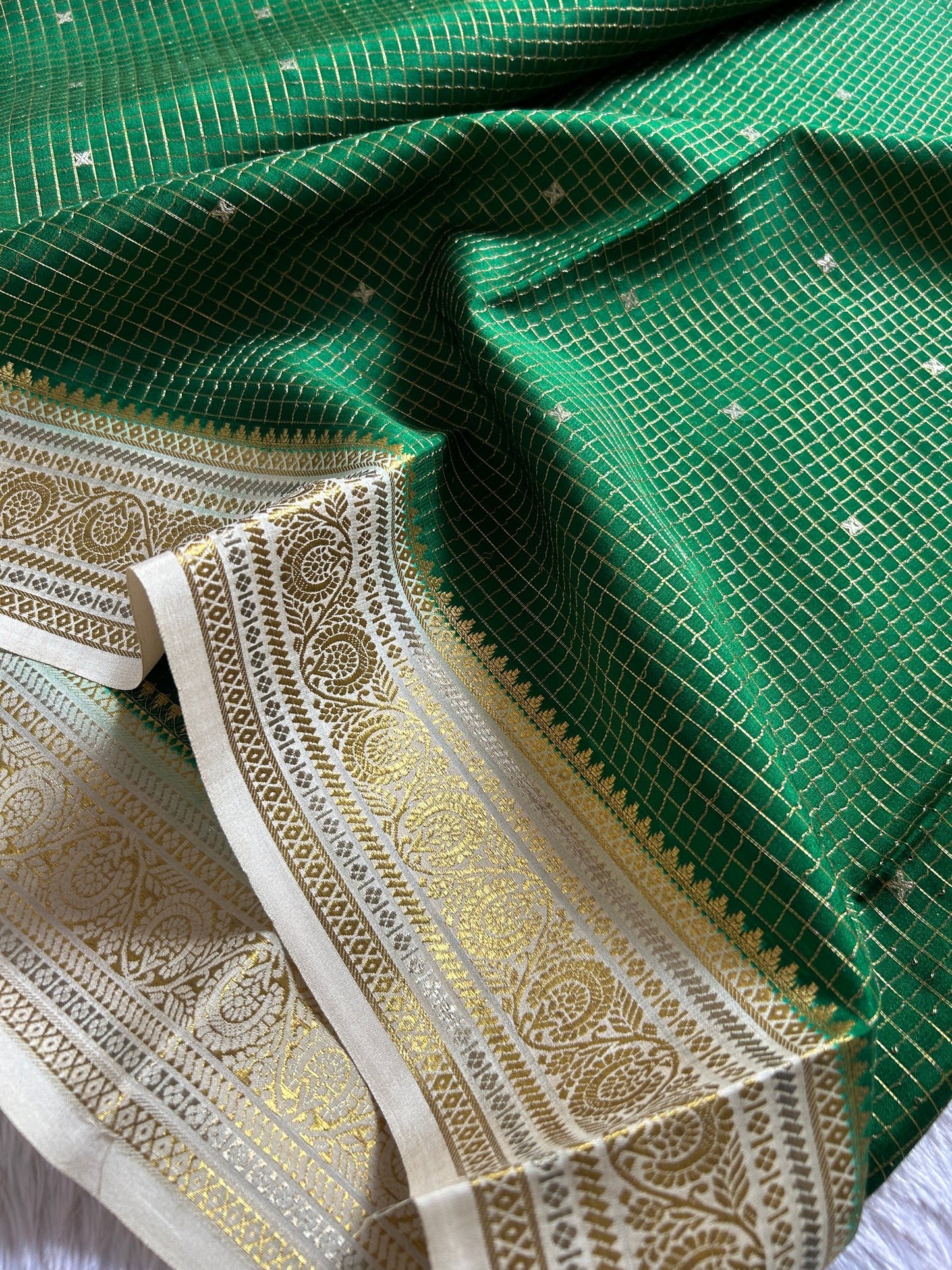 Haasini (2D) : Bottle green-off white