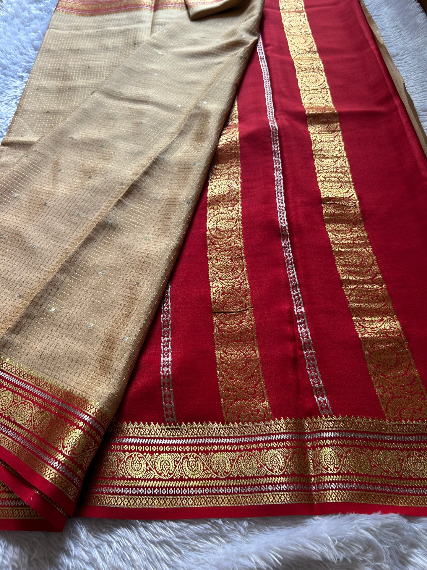 Haasini (2D) : Beige-red