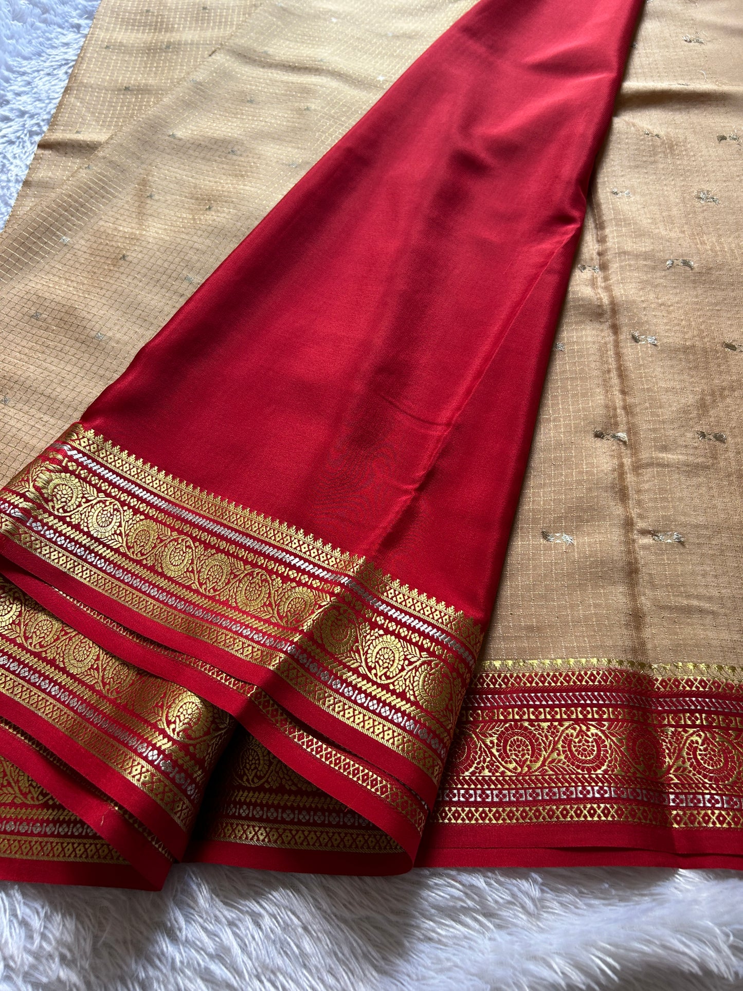 Haasini (2D) : Beige-red