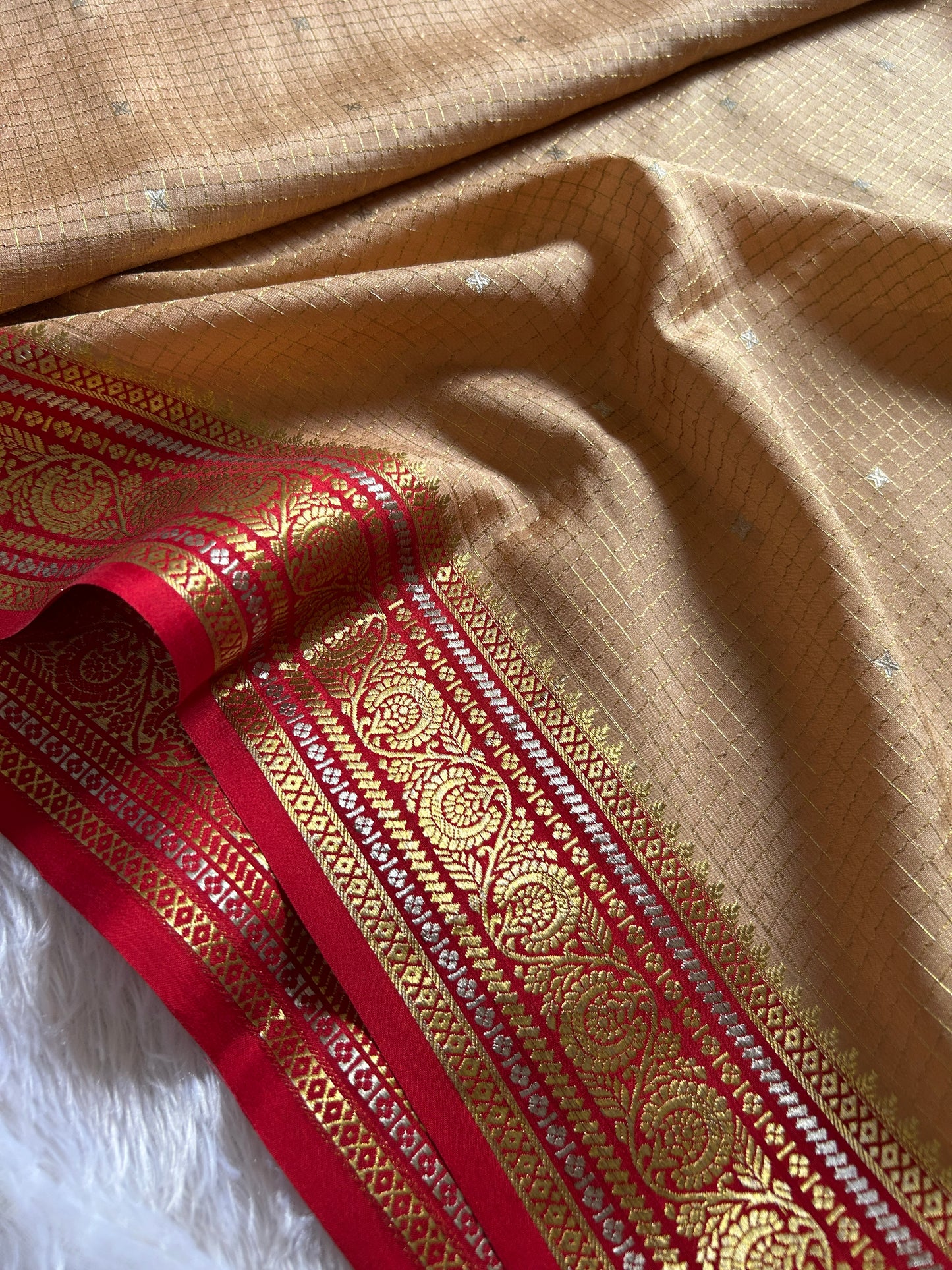 Haasini (2D) : Beige-red