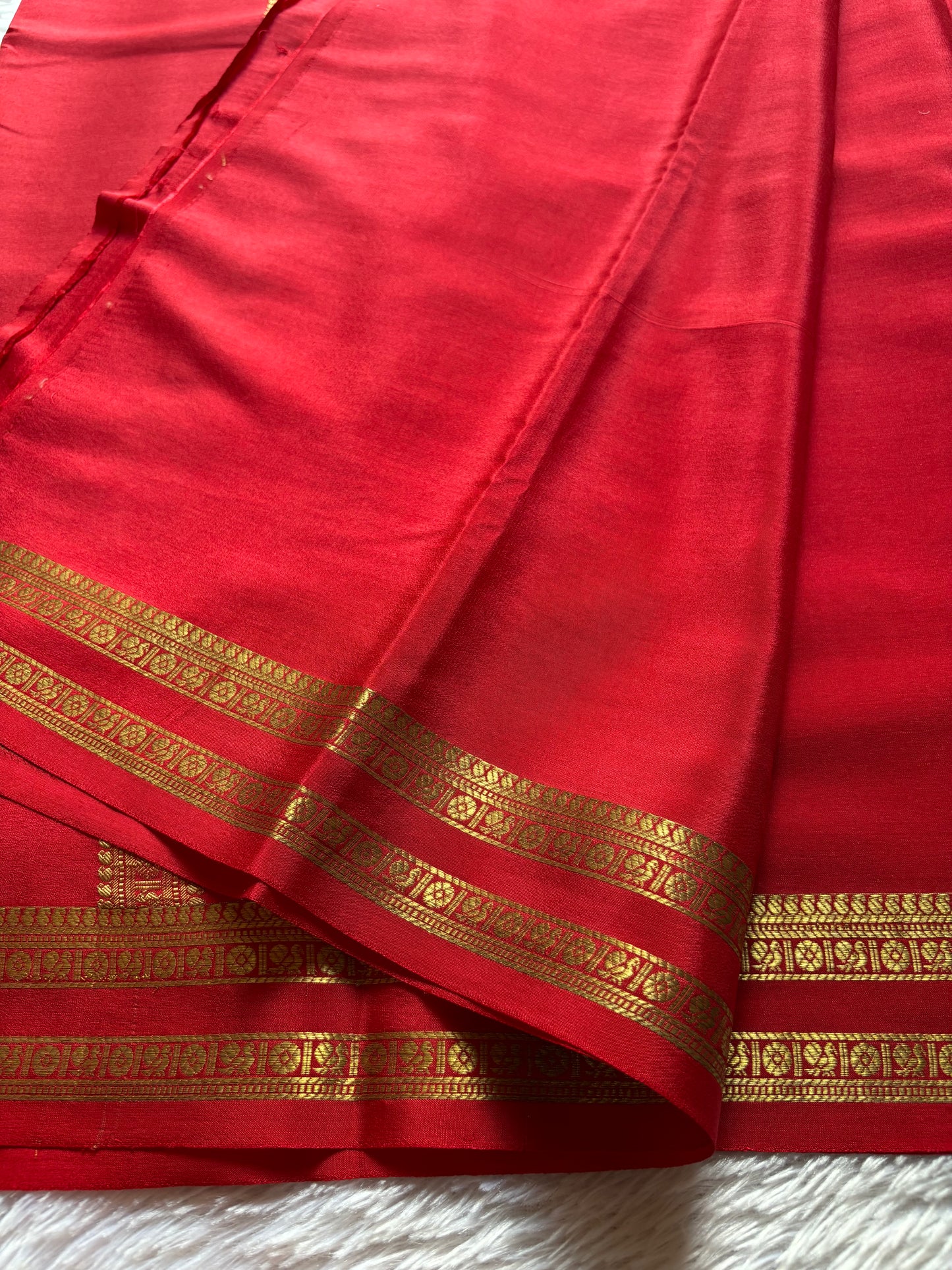 Ramani : Solid Red