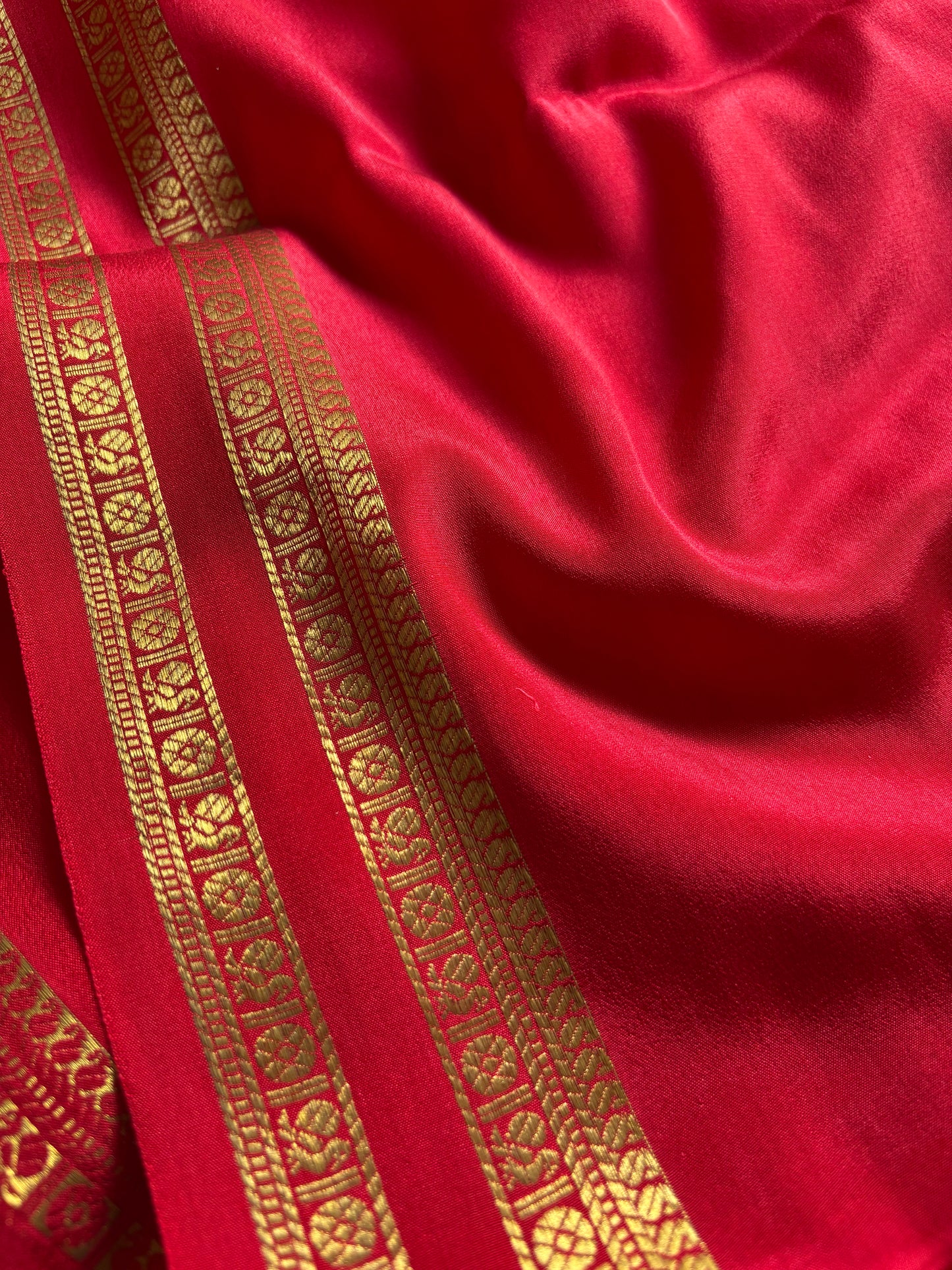 Ramani : Solid Red