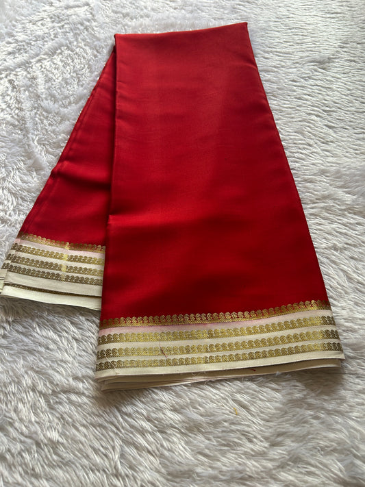 Aragini (2D) : Red-off white