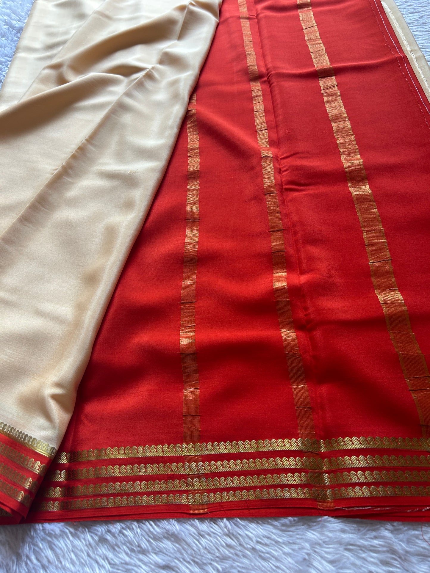 Aragini (2D) : Beige-red