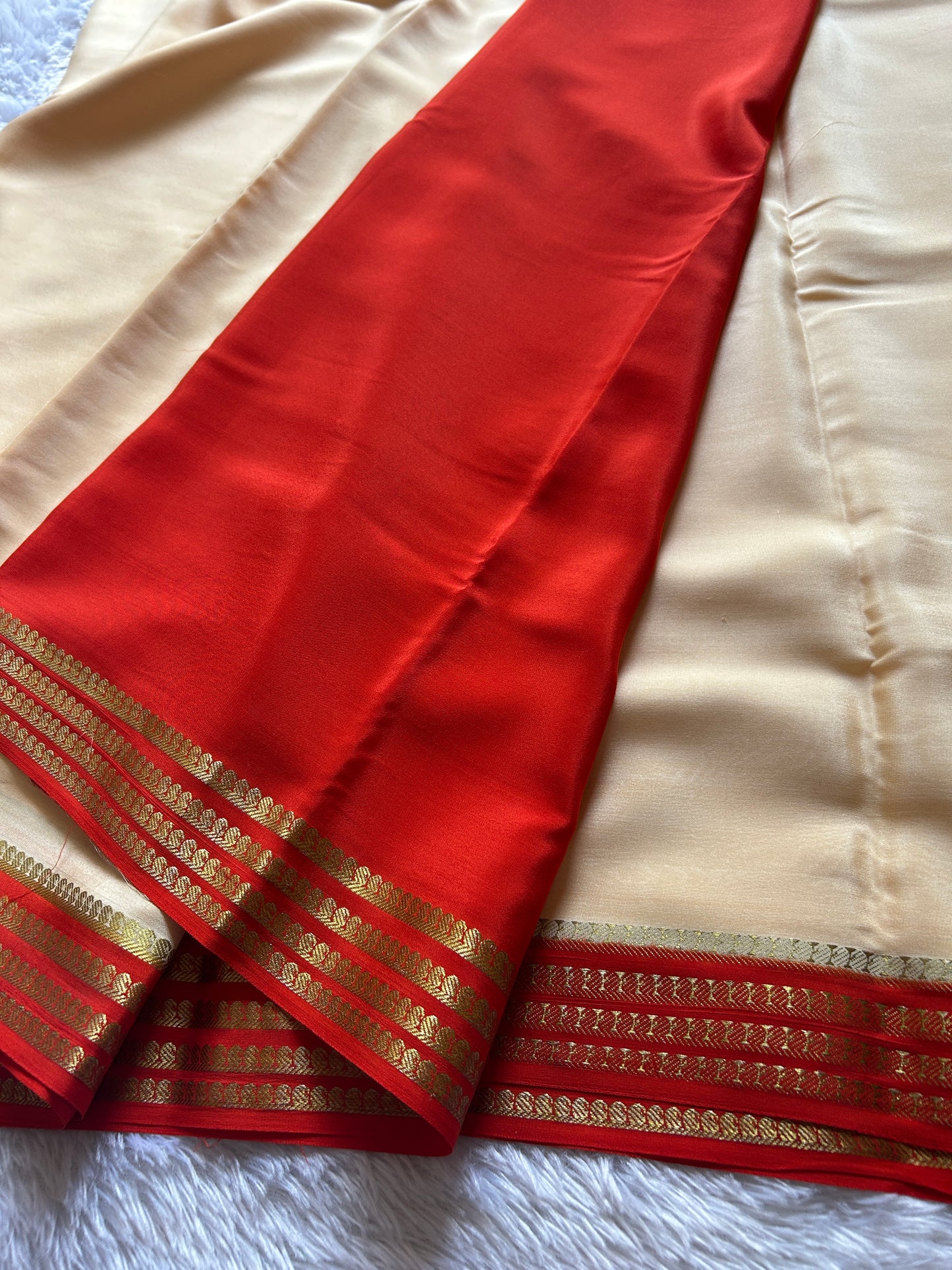 Aragini (2D) : Beige-red