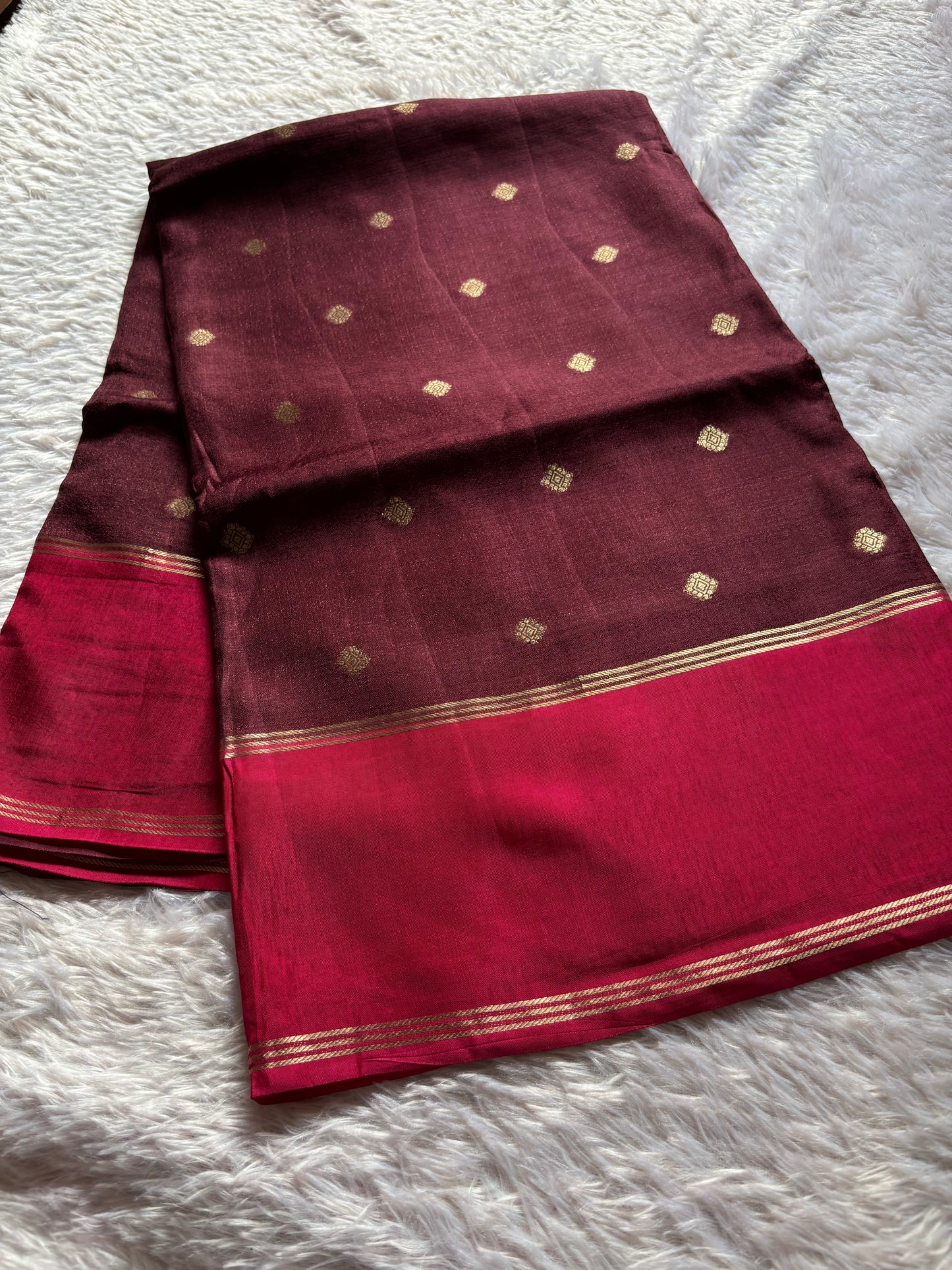 SS136 (2D) : Maroon-red