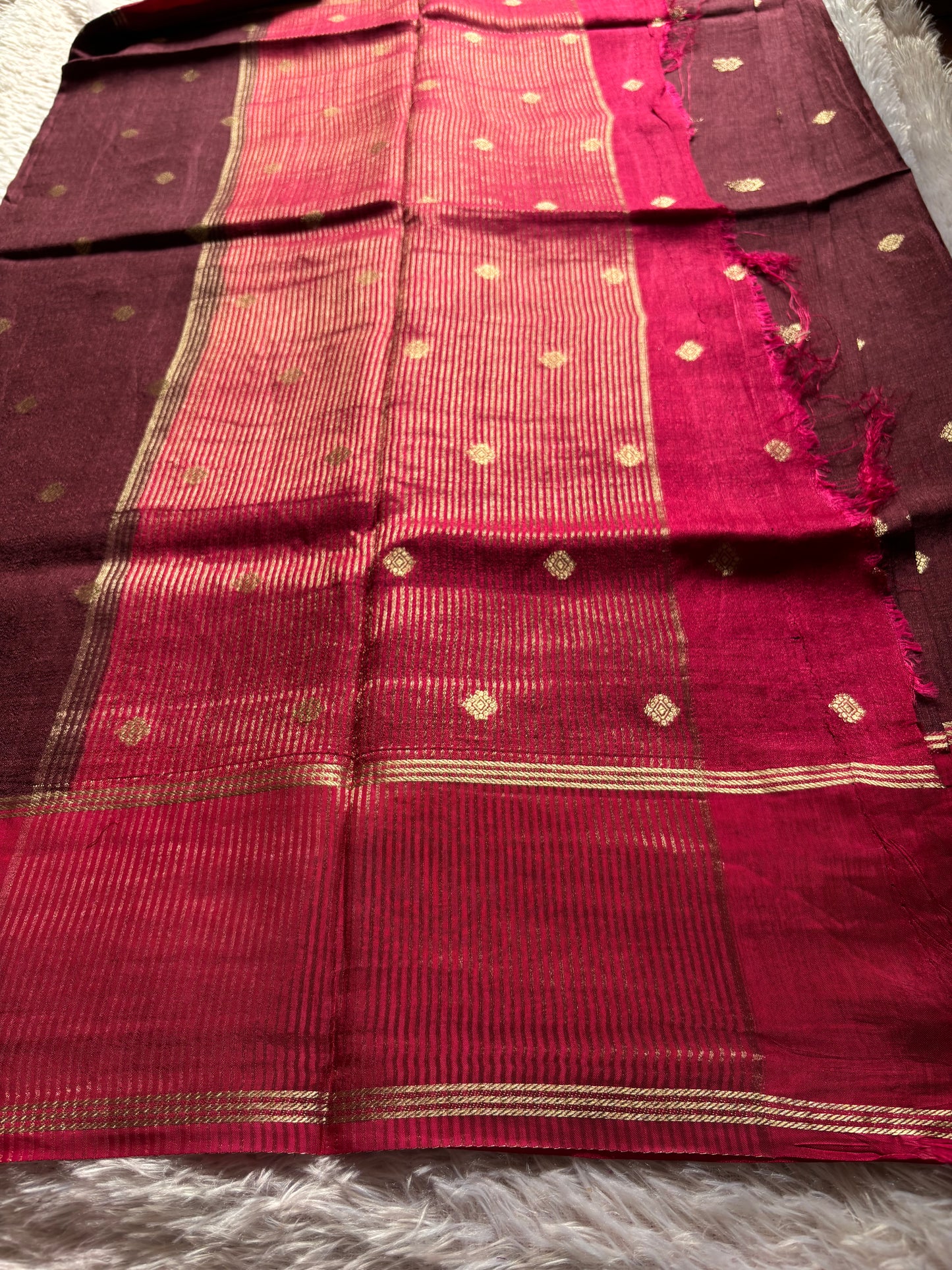 SS136 (2D) : Maroon-red