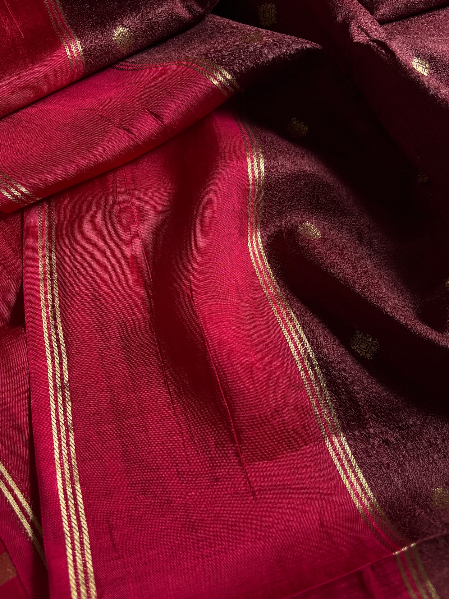 SS136 (2D) : Maroon-red
