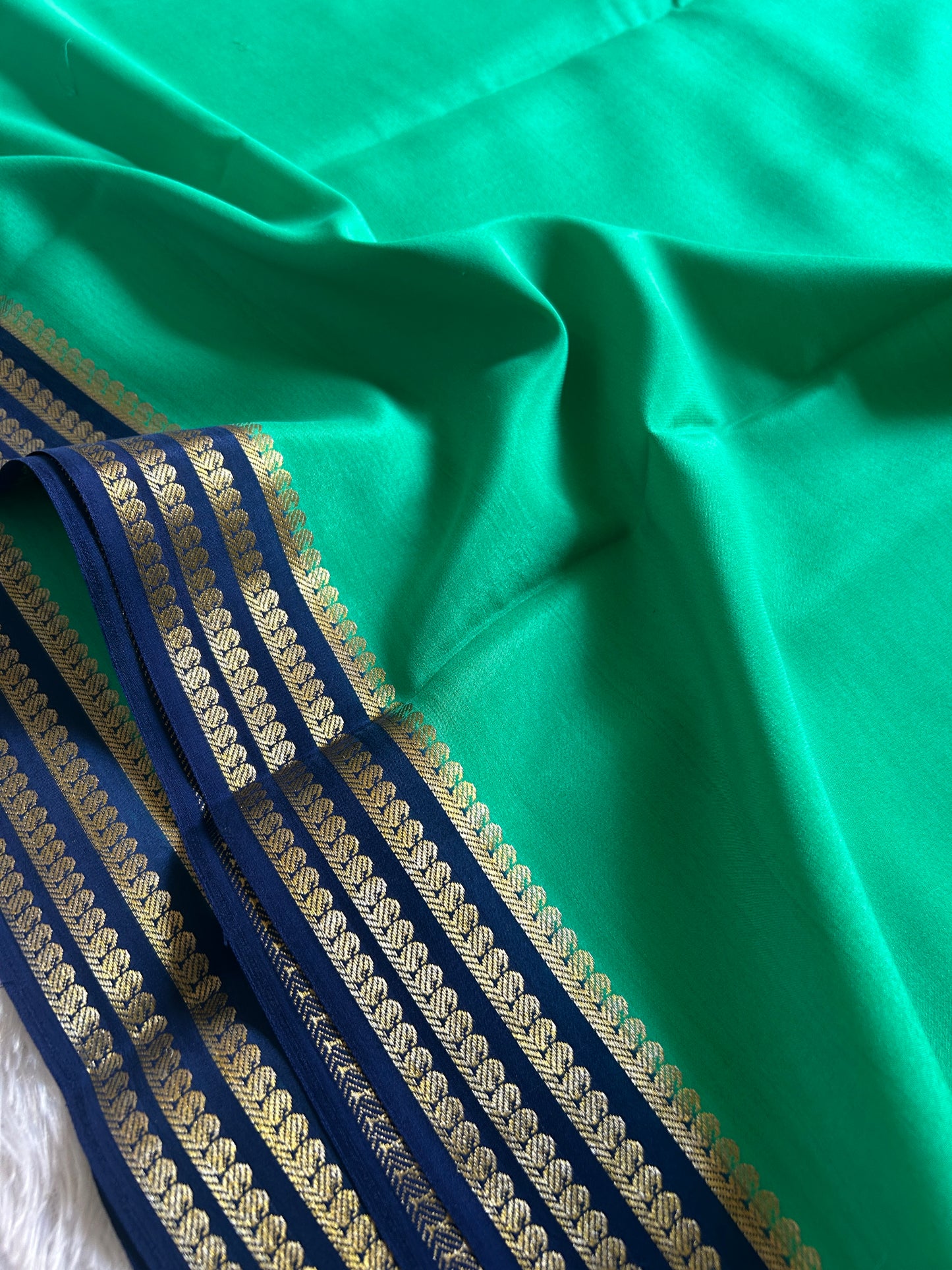 Aragini (2D) : Sea green-navy blue