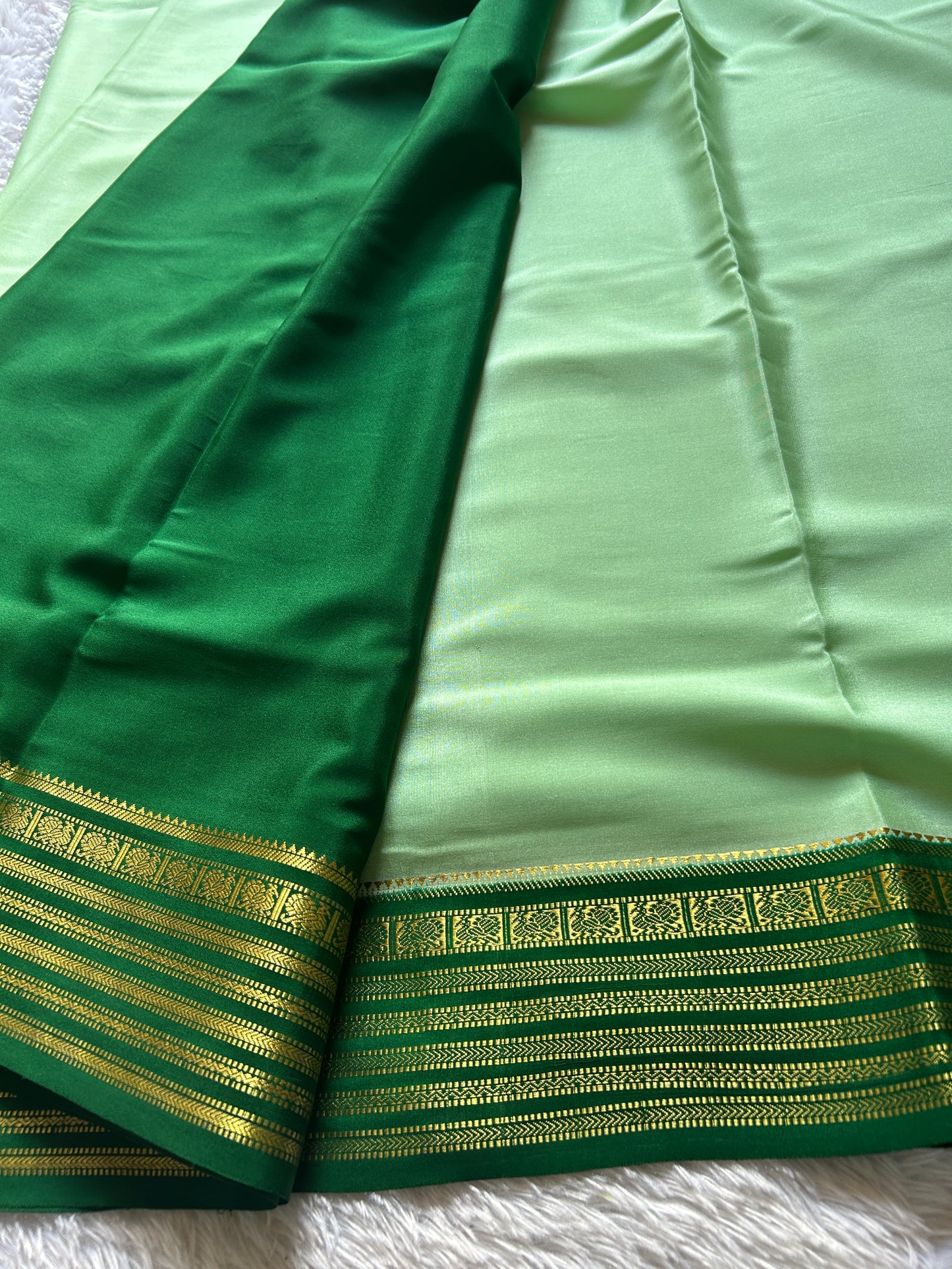 Soujanya (2D) : Pista green-bottle green