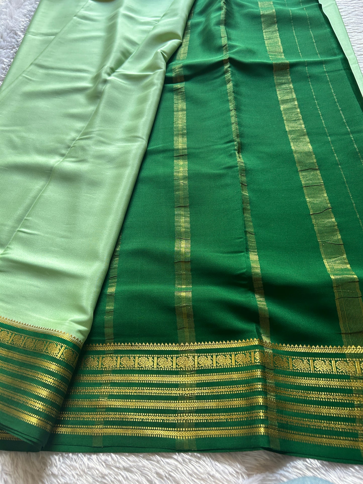 Soujanya (2D) : Pista green-bottle green