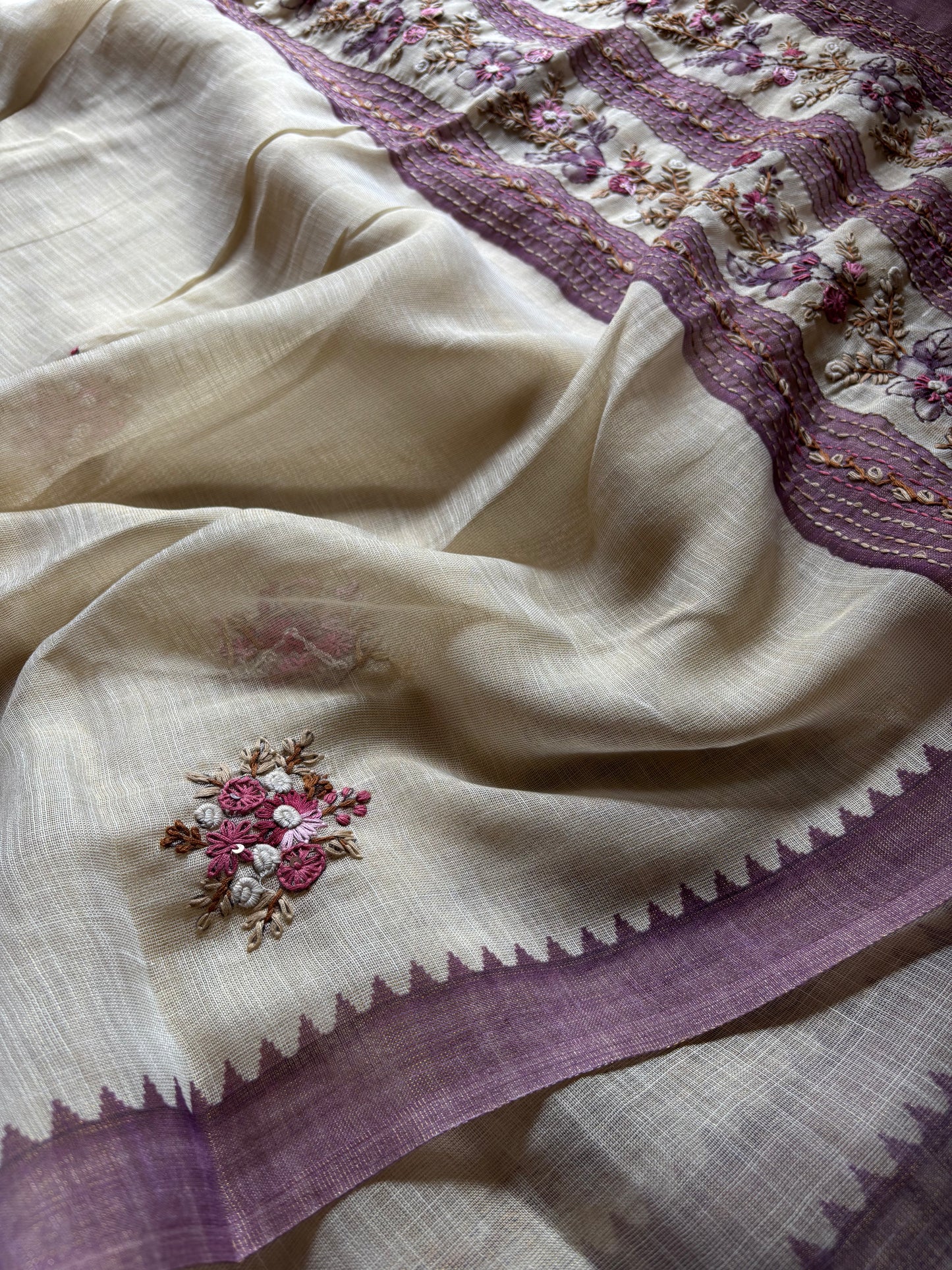 SS133 (2D) : Off white-lavender