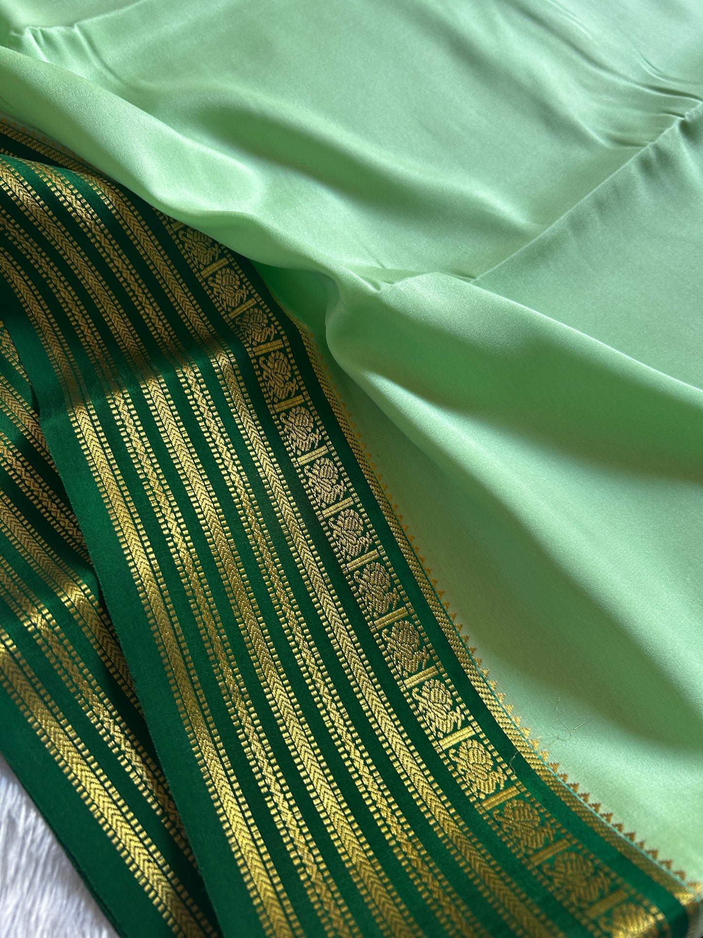 Soujanya (2D) : Pista green-bottle green