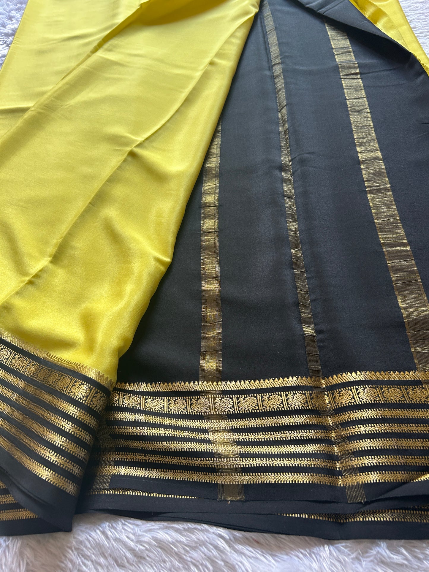 Soujanya (2D) : Lemon yellow-black