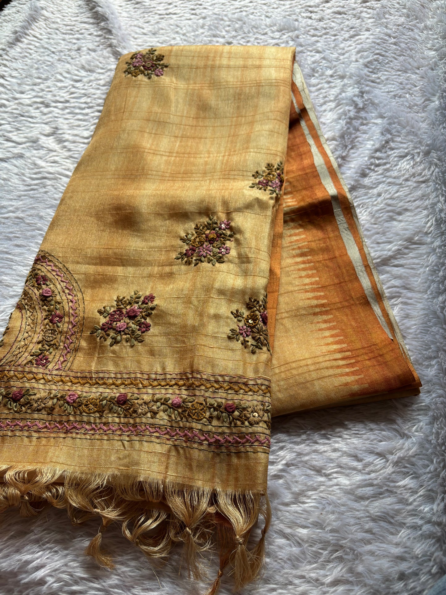 SS137 (2D) : Beige-rust brown