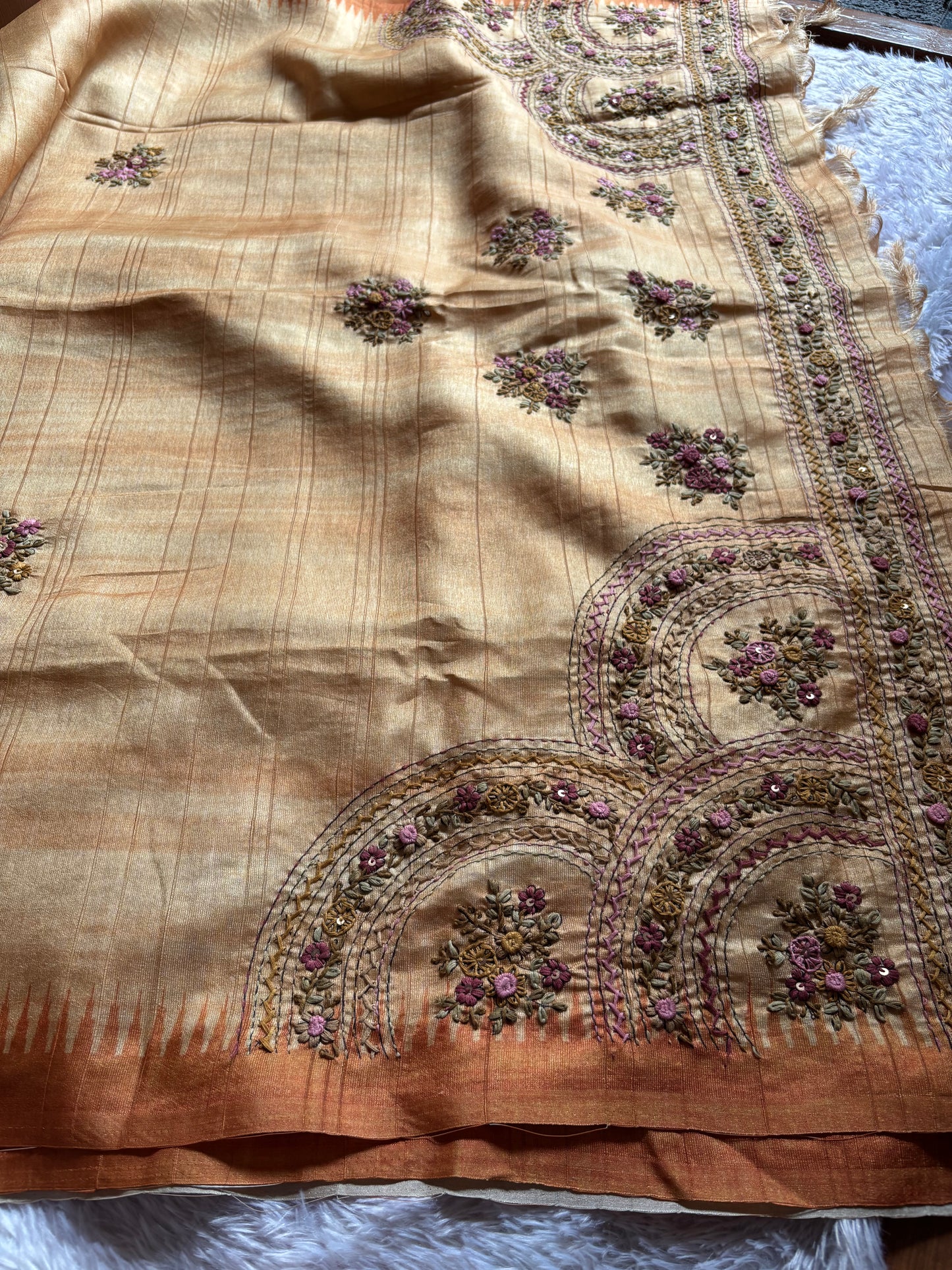 SS137 (2D) : Beige-rust brown
