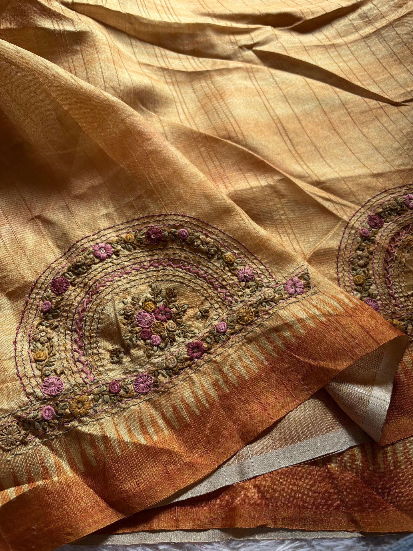 SS137 (2D) : Beige-rust brown