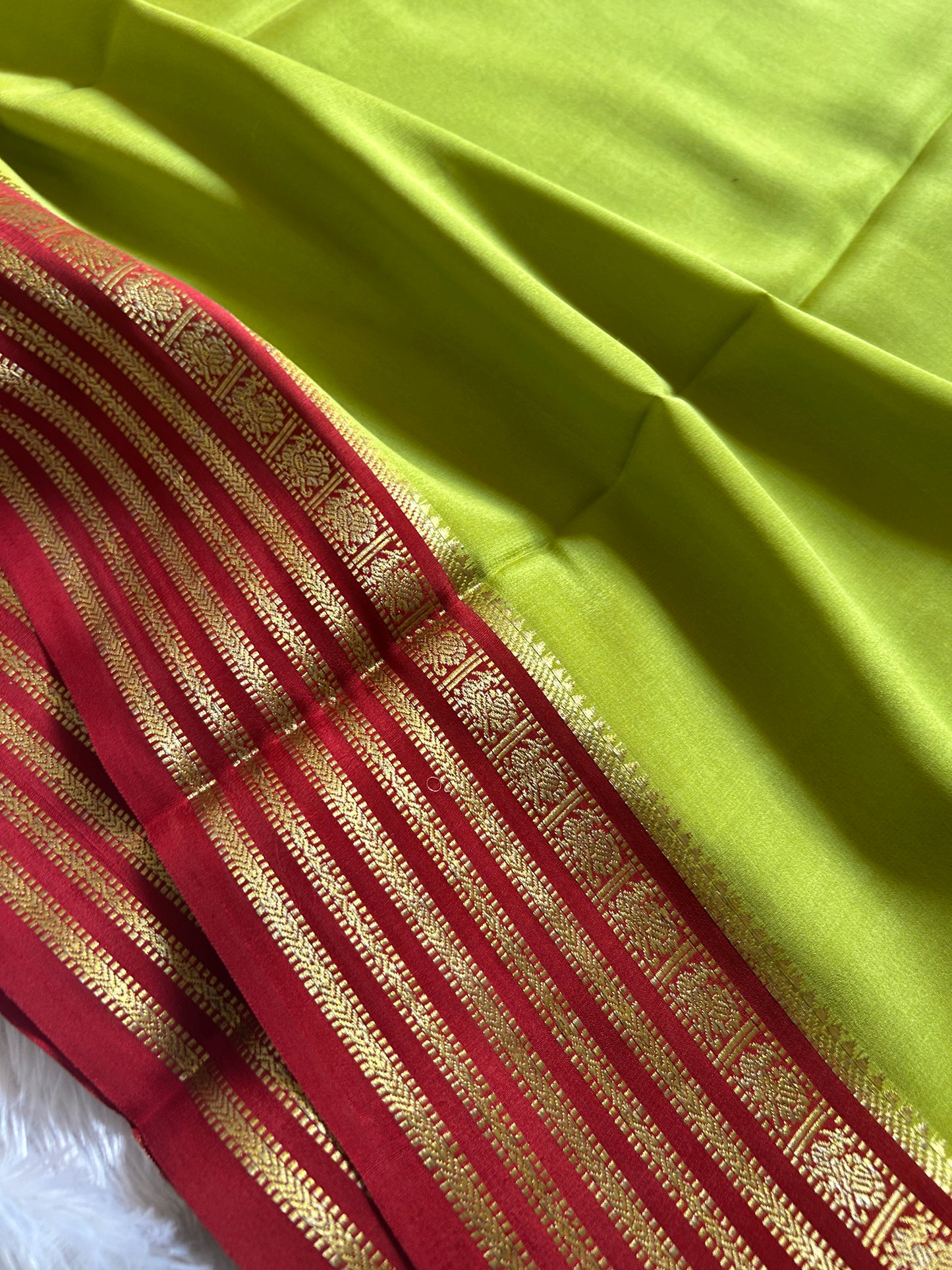 Soujanya (2D) : Lime green-red