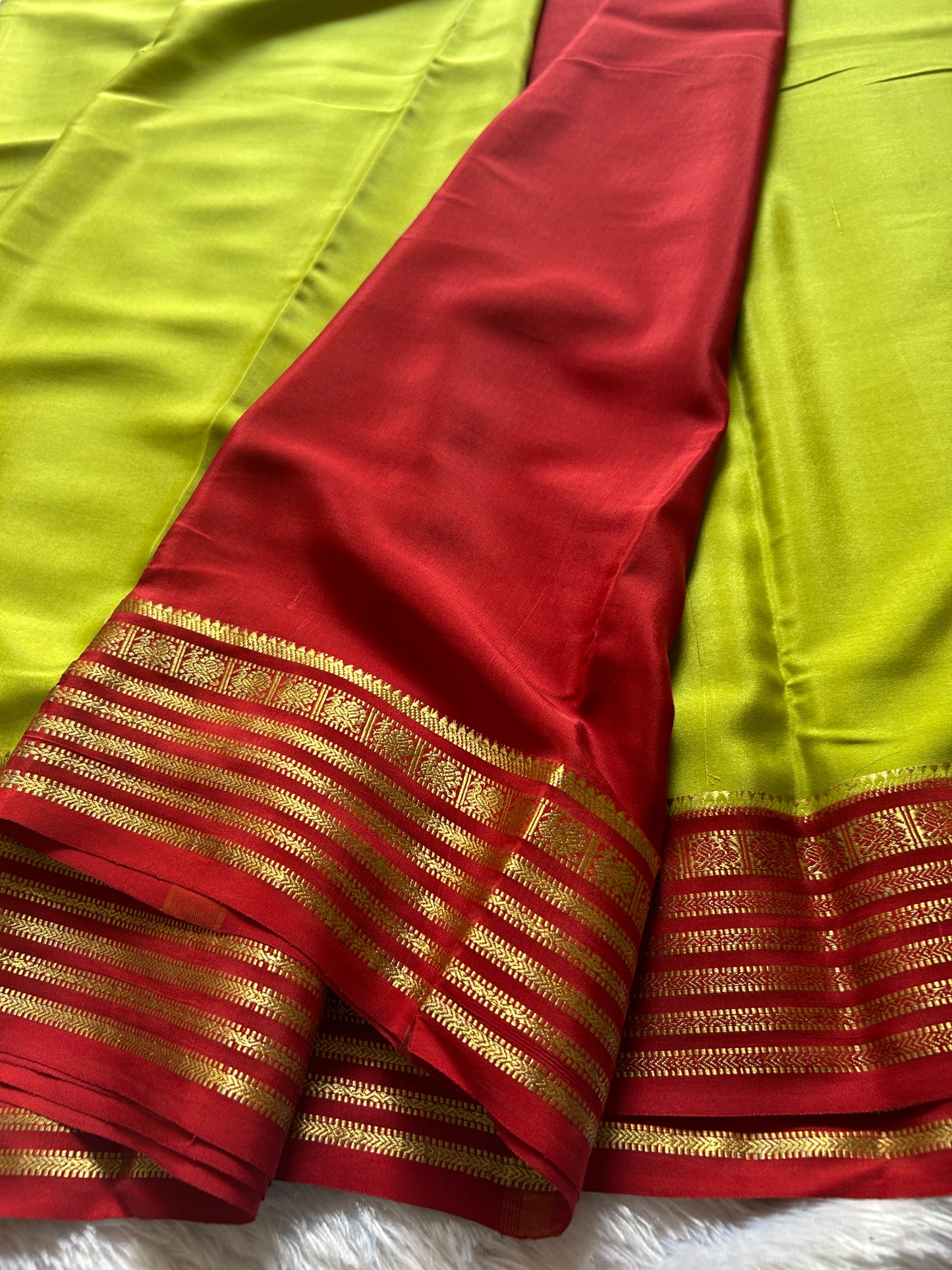 Soujanya (2D) : Lime green-red