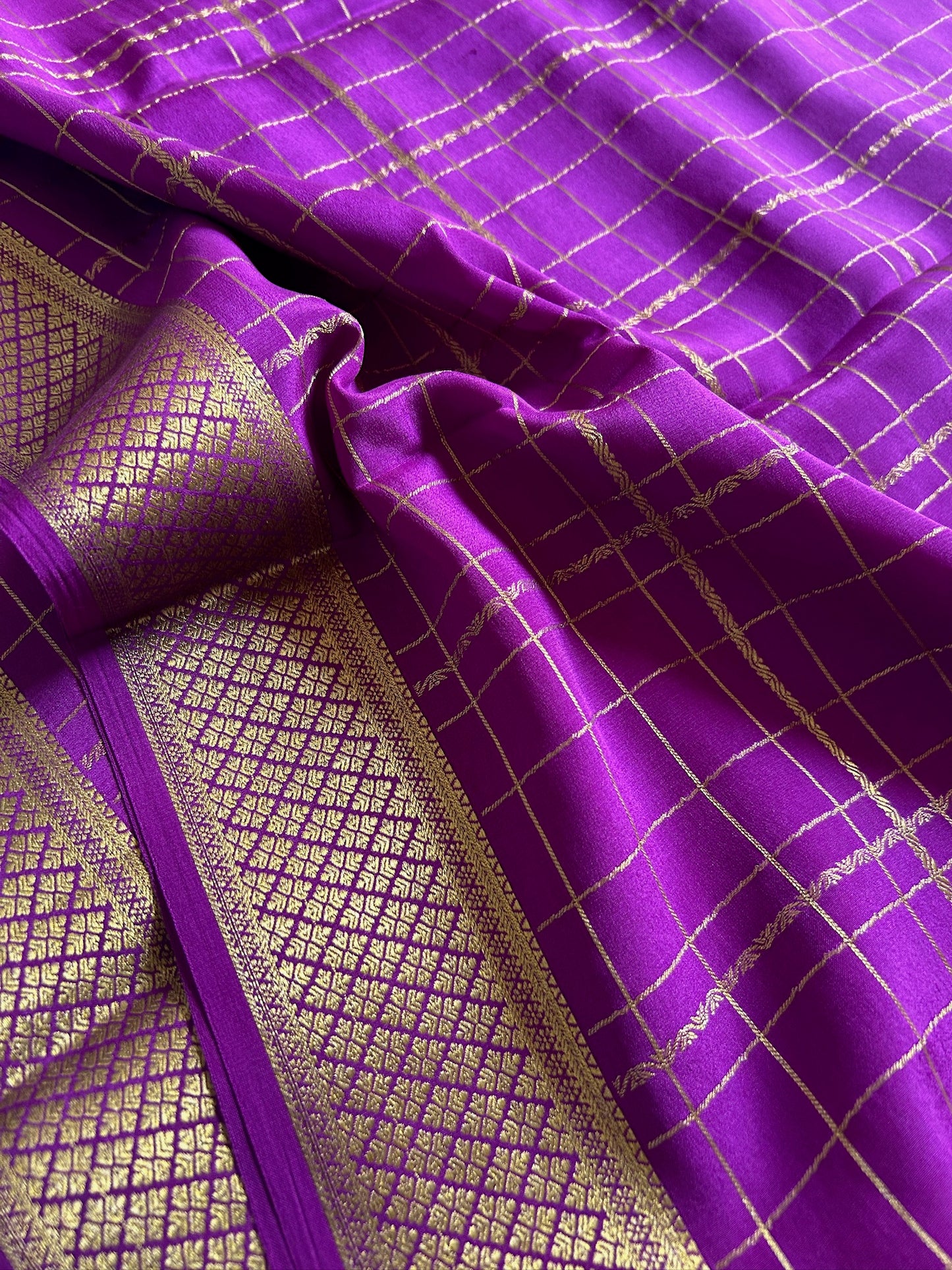 Sushma : Solid Dark Magenta