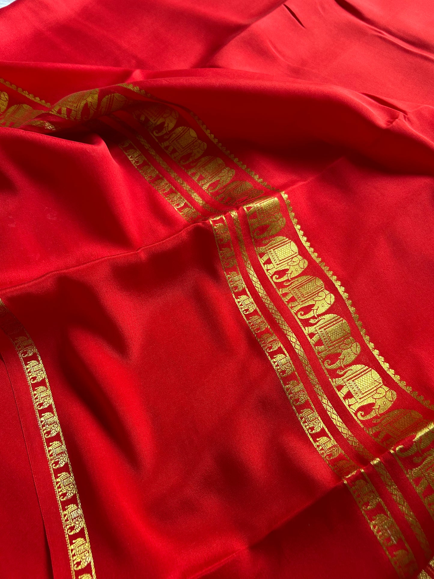 Prashanthi : Solid Red