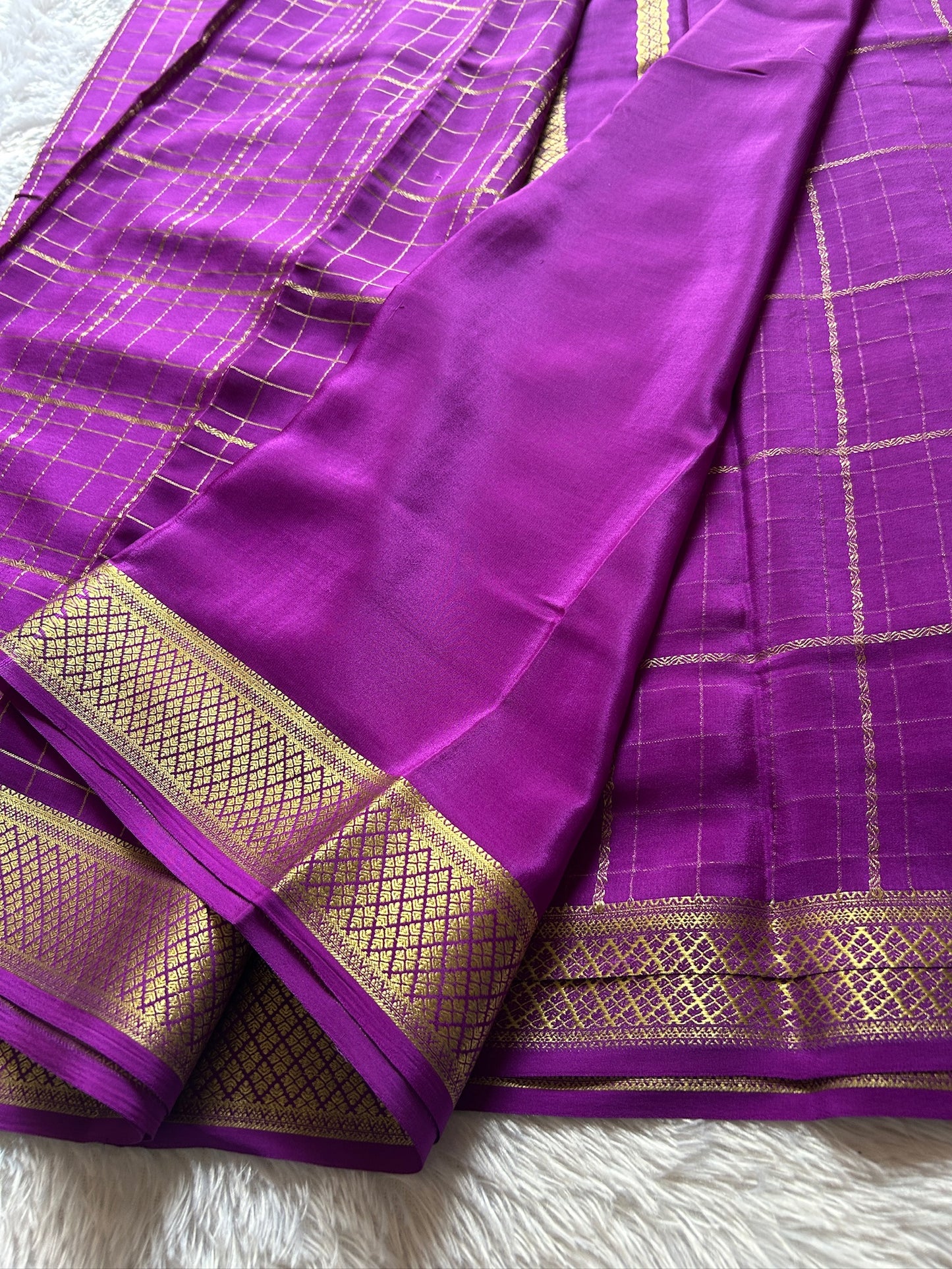 Sushma : Solid Dark Magenta