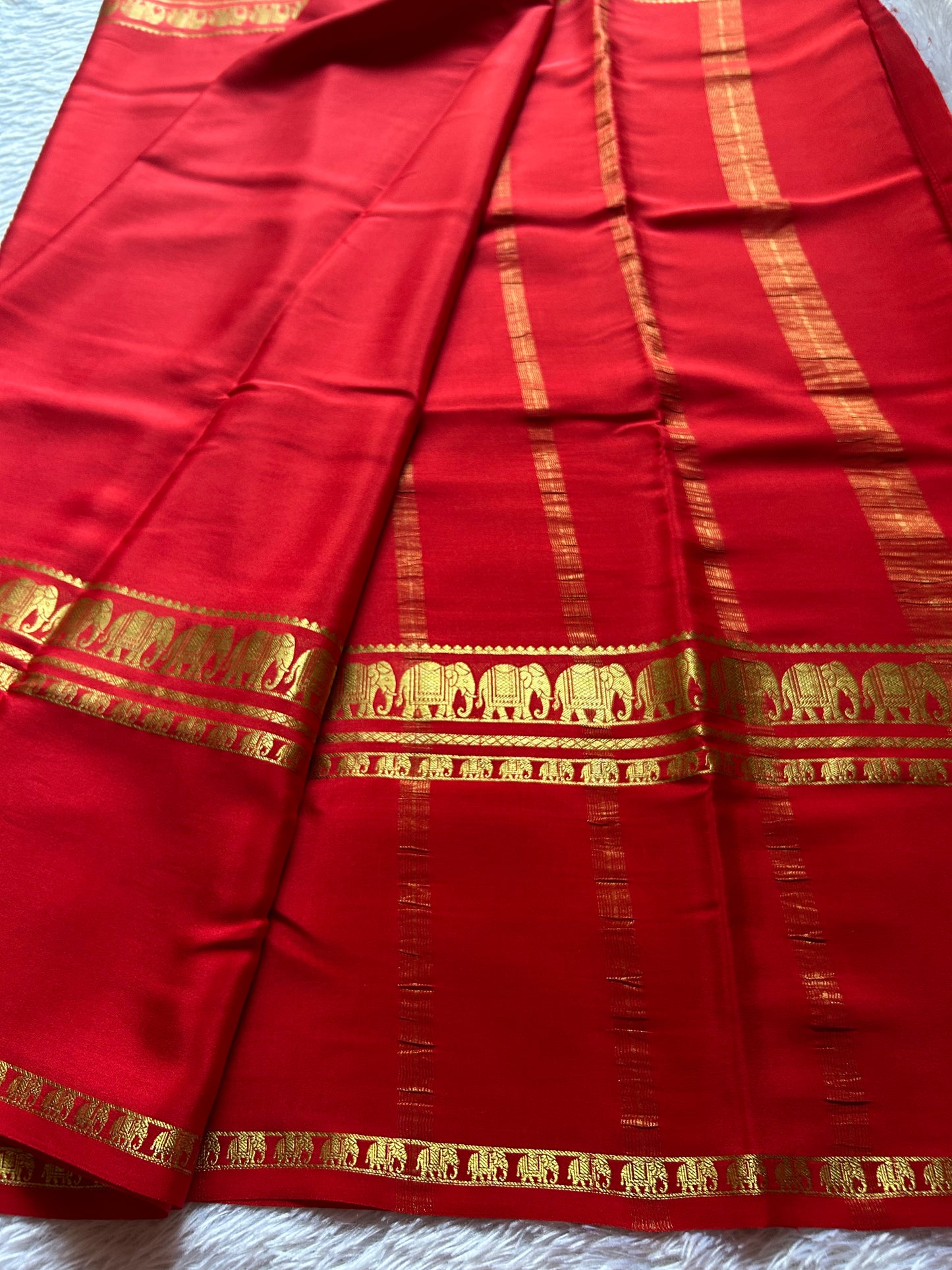 Prashanthi : Solid Red