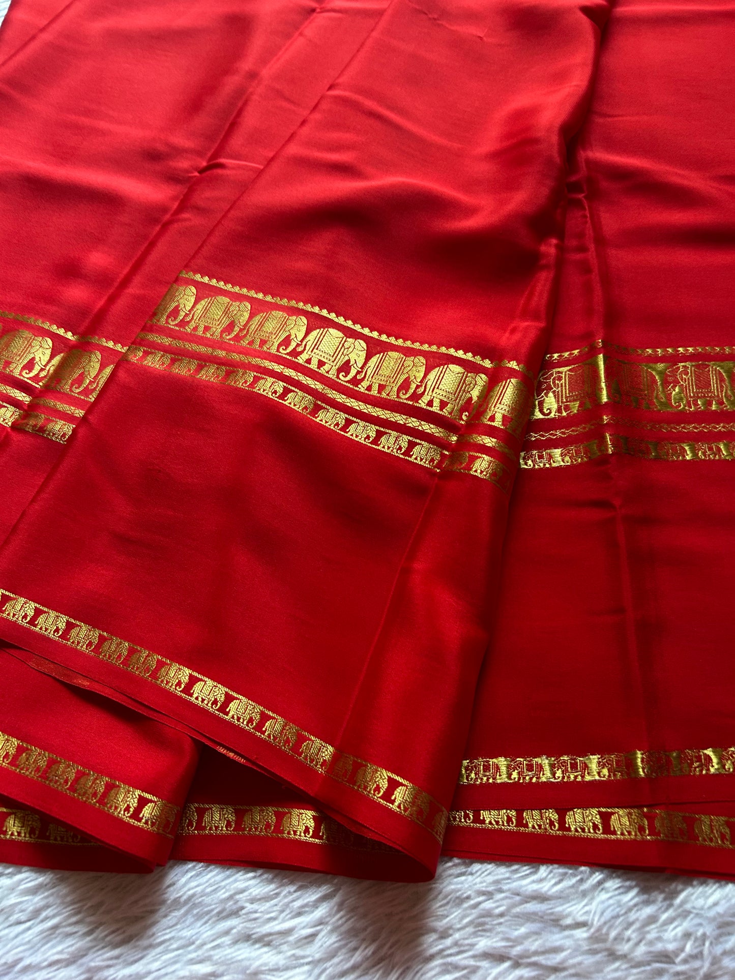 Prashanthi : Solid Red