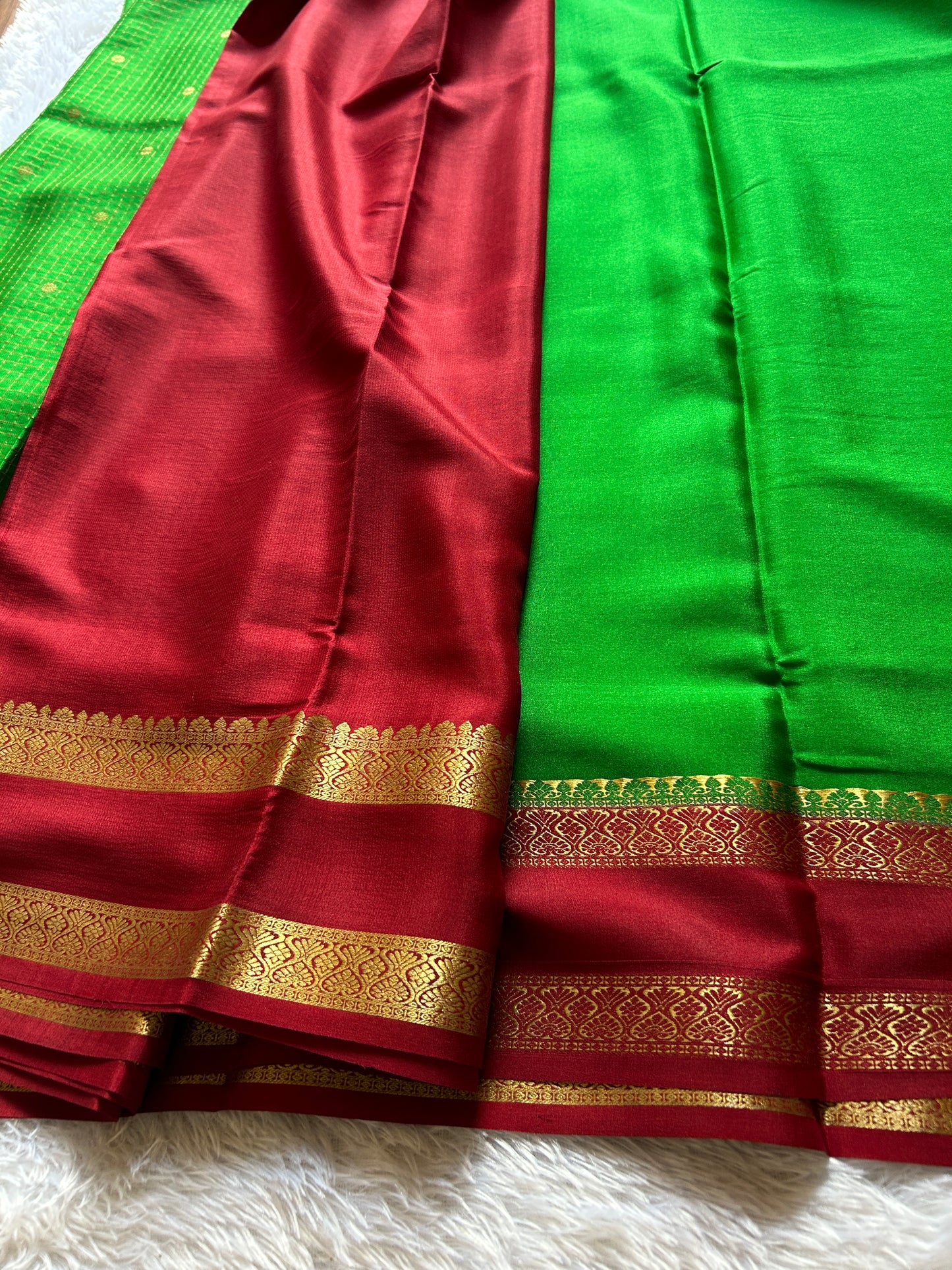 Nandini (2D) : Parrot green-red