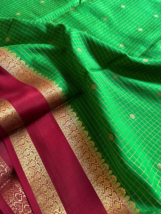 Nandini (2D) : Parrot green-red