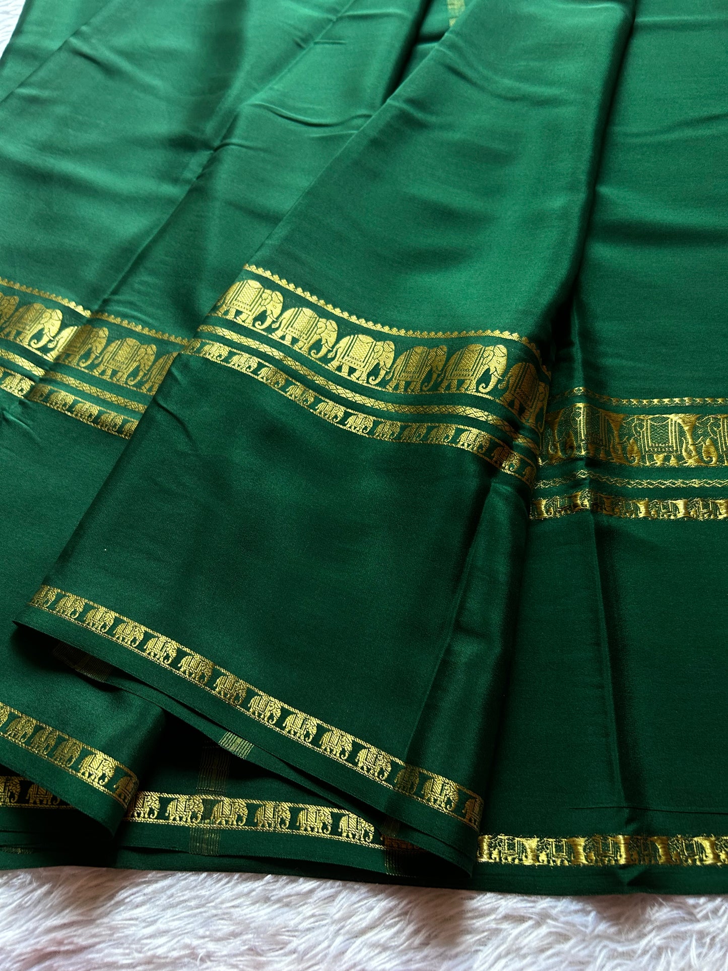 Prashanthi : Solid Bottle green