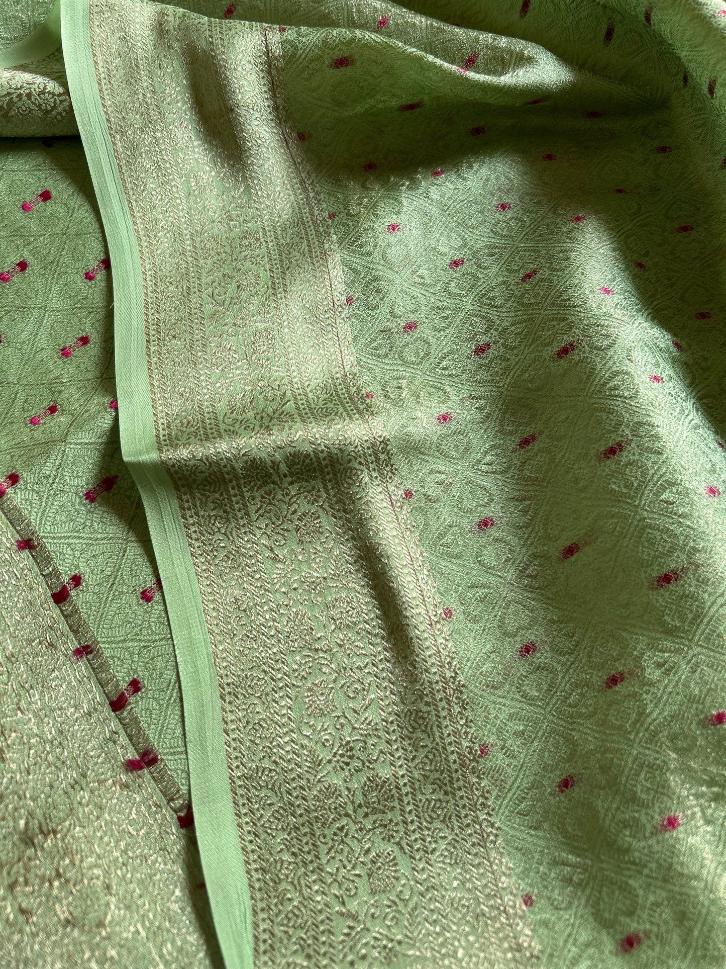 Nakshatra : Solid Pista green